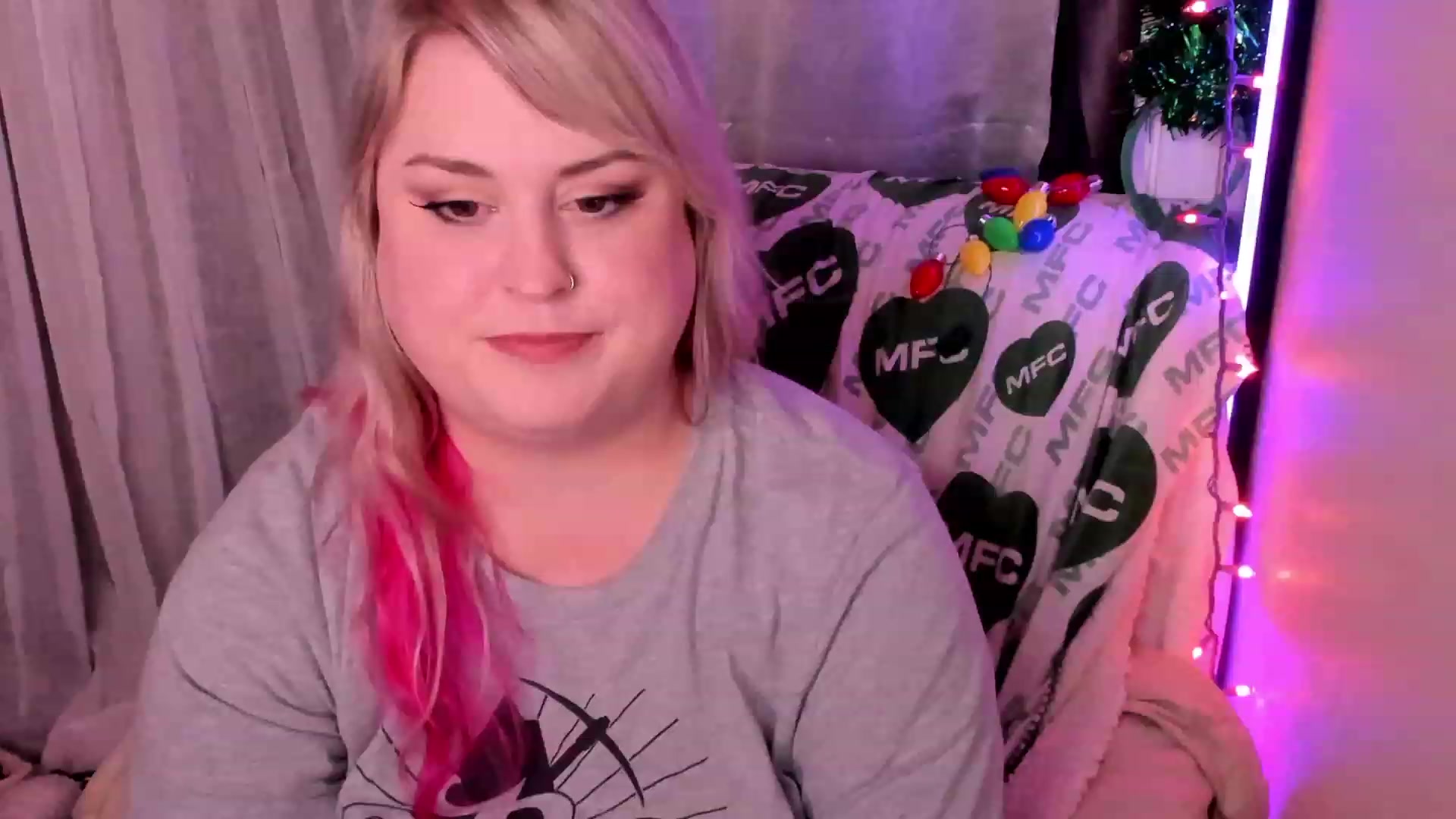 Gallery image thumbnail from mari_jae's myfreecams stream on, 12/26/2022, 11:50 image 15 of 20