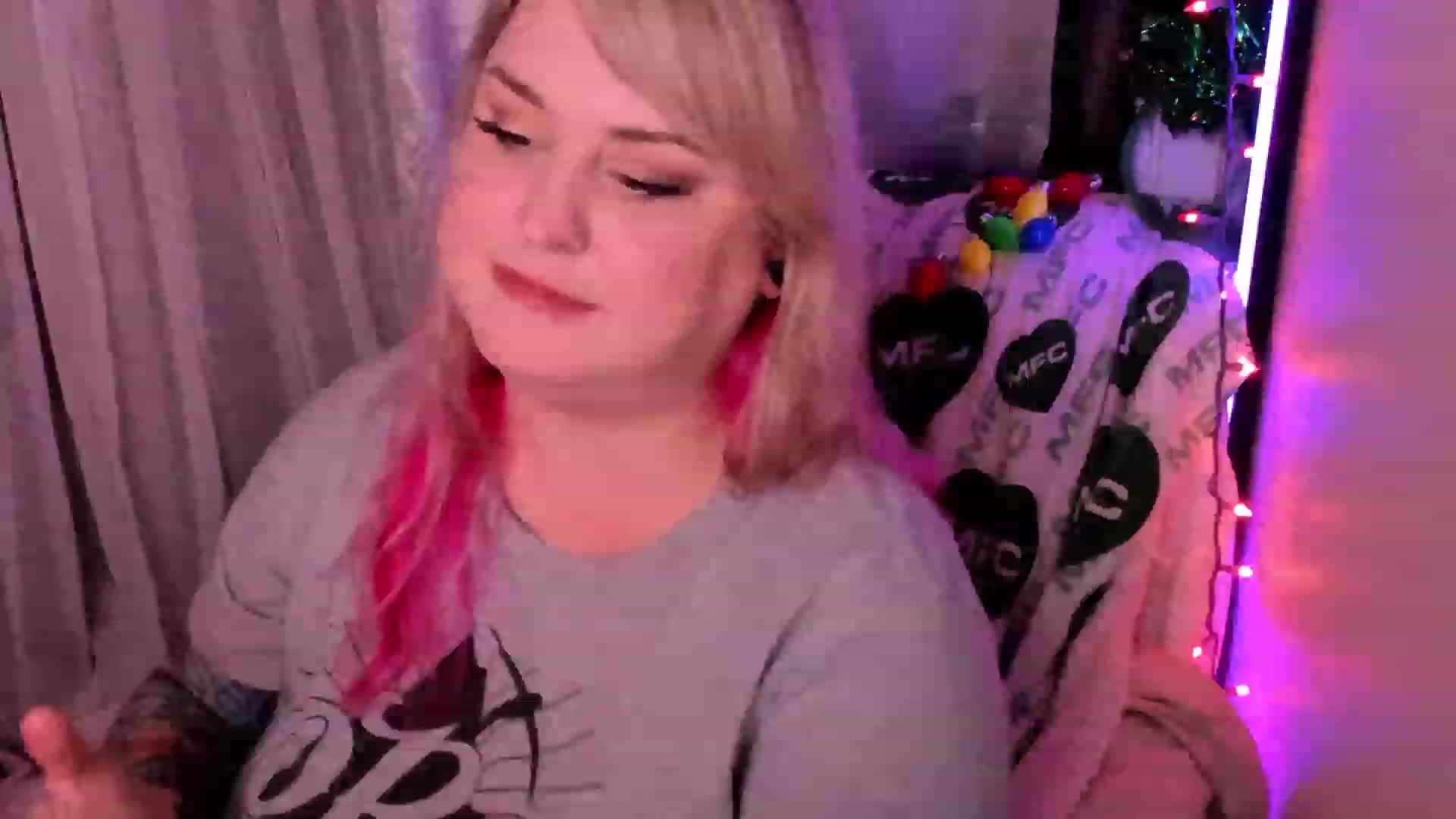 Gallery image thumbnail from mari_jae's myfreecams stream on, 12/26/2022, 11:50 image 17 of 20