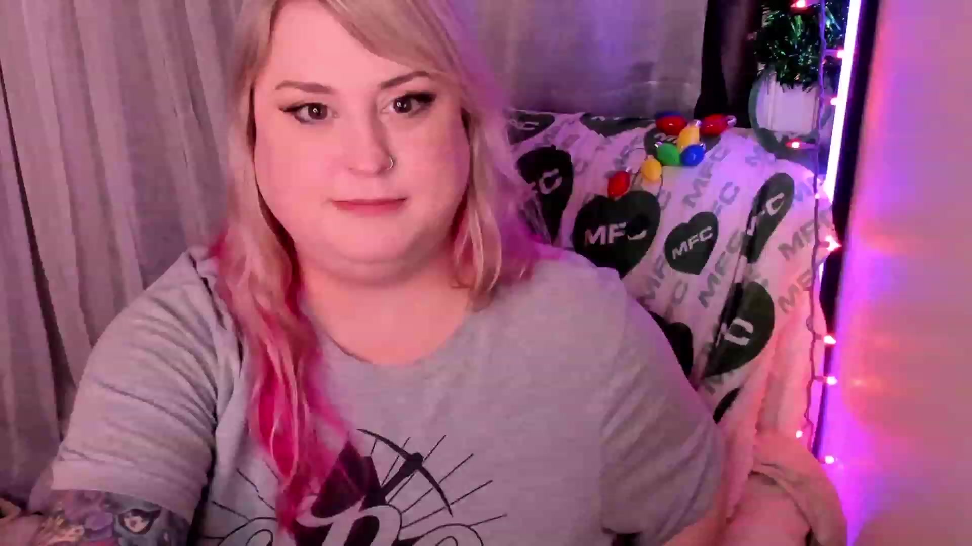 Gallery image thumbnail from mari_jae's myfreecams stream on, 12/26/2022, 11:50 image 19 of 20