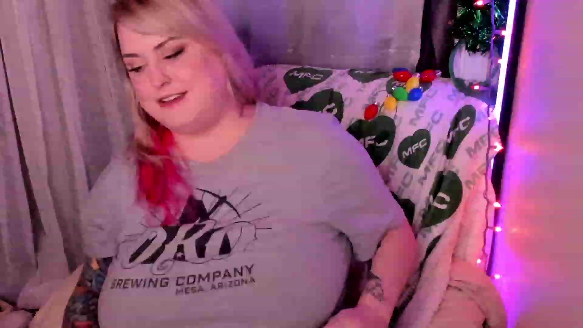 Gallery image thumbnail from mari_jae's myfreecams stream on, 12/26/2022, 11:50 image 16 of 20