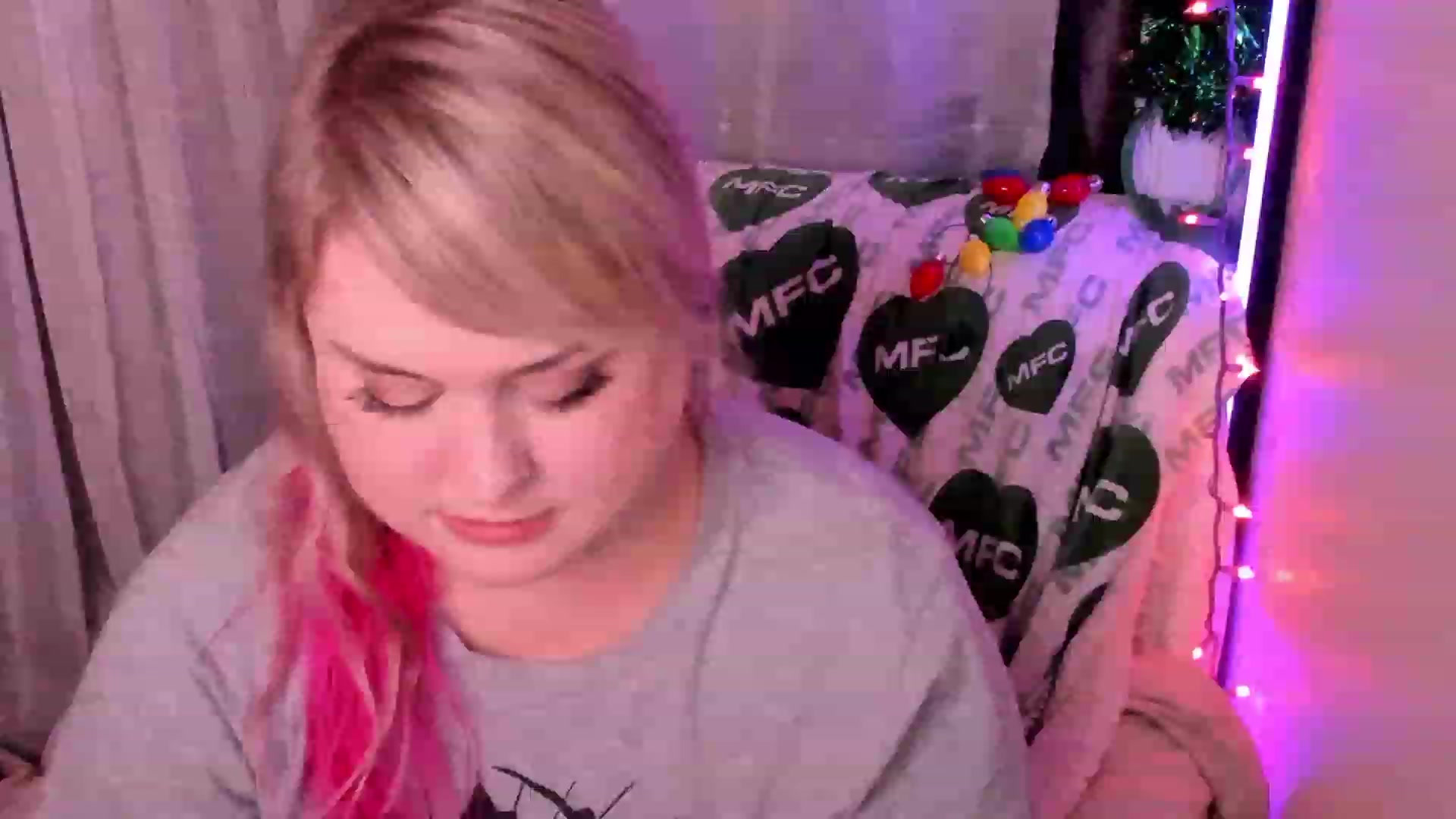 Gallery image thumbnail from mari_jae's myfreecams stream on, 12/26/2022, 11:50 image 7 of 20