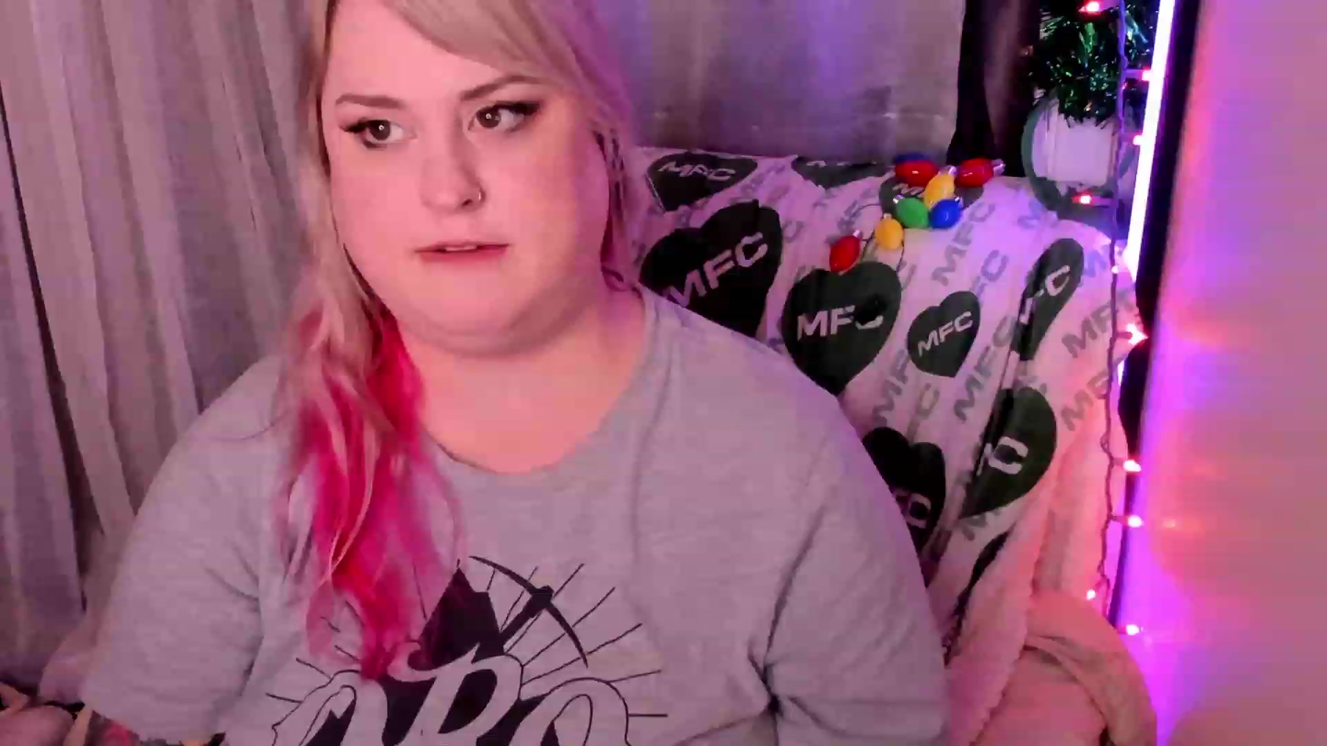 Gallery image thumbnail from mari_jae's myfreecams stream on, 12/26/2022, 11:50 image 9 of 20