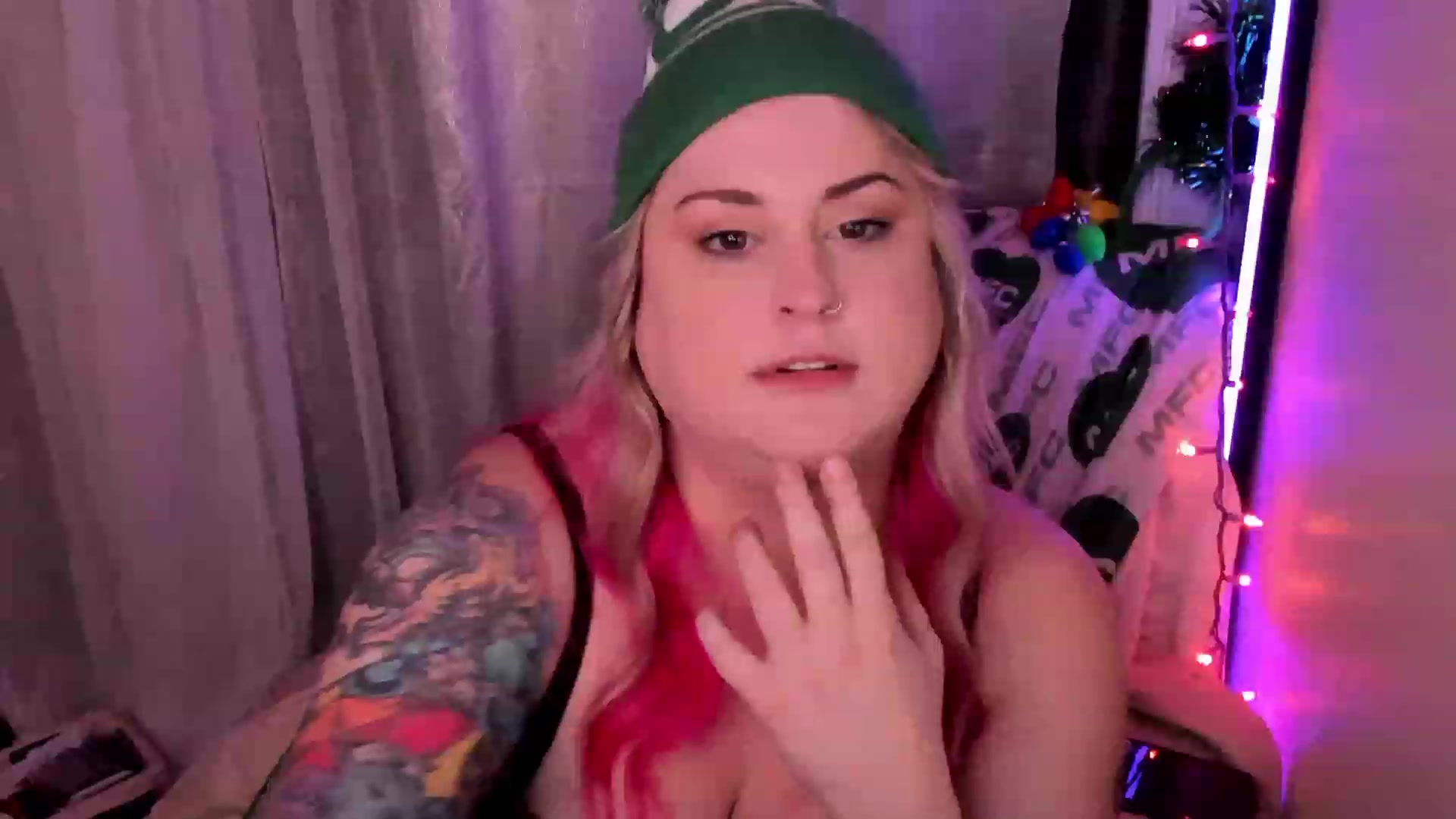 Gallery image thumbnail from mari_jae's myfreecams stream on, 12/28/2022, 10:35 image 20 of 20