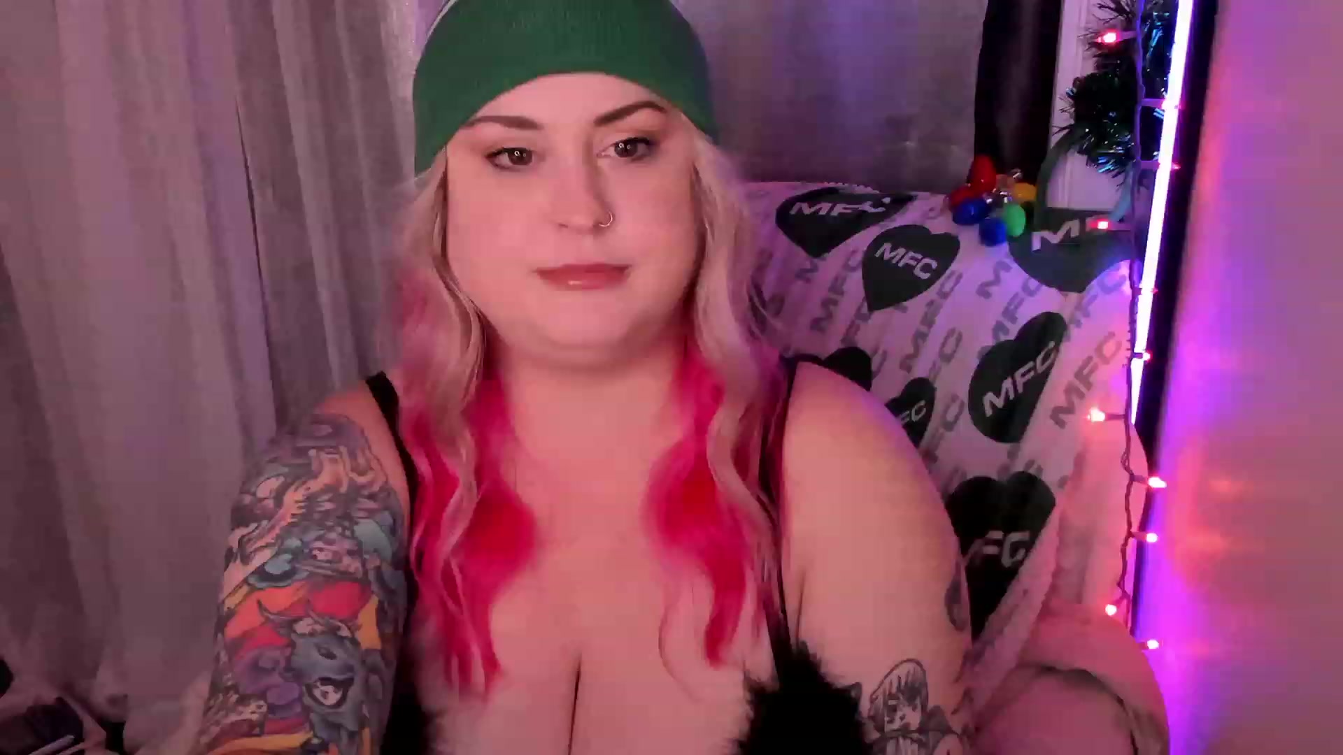 Gallery image thumbnail from mari_jae's myfreecams stream on, 12/28/2022, 10:35 image 4 of 20