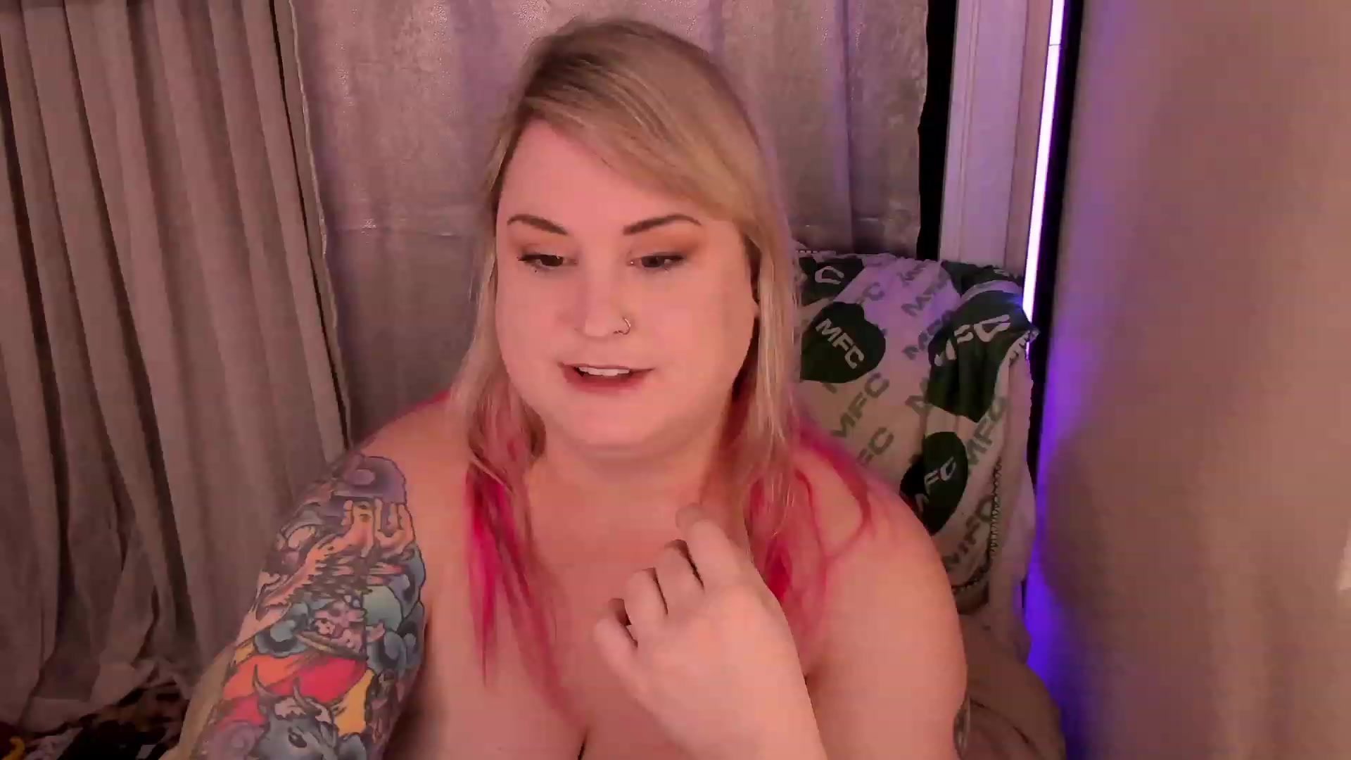 Gallery image thumbnail from mari_jae's myfreecams stream on, 04/08/2023, 10:34 image 7 of 20