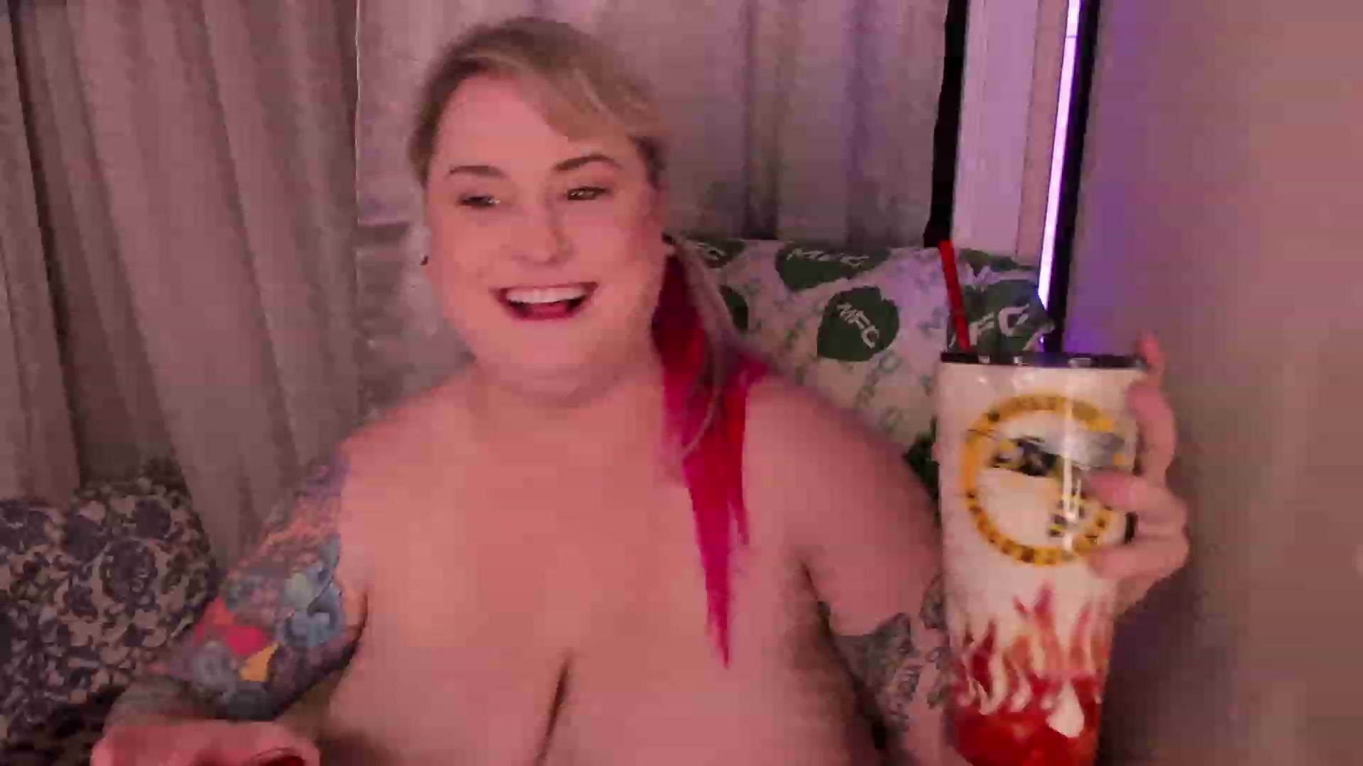 Gallery image thumbnail from mari_jae's myfreecams stream on, 04/12/2023, 08:28 image 18 of 20