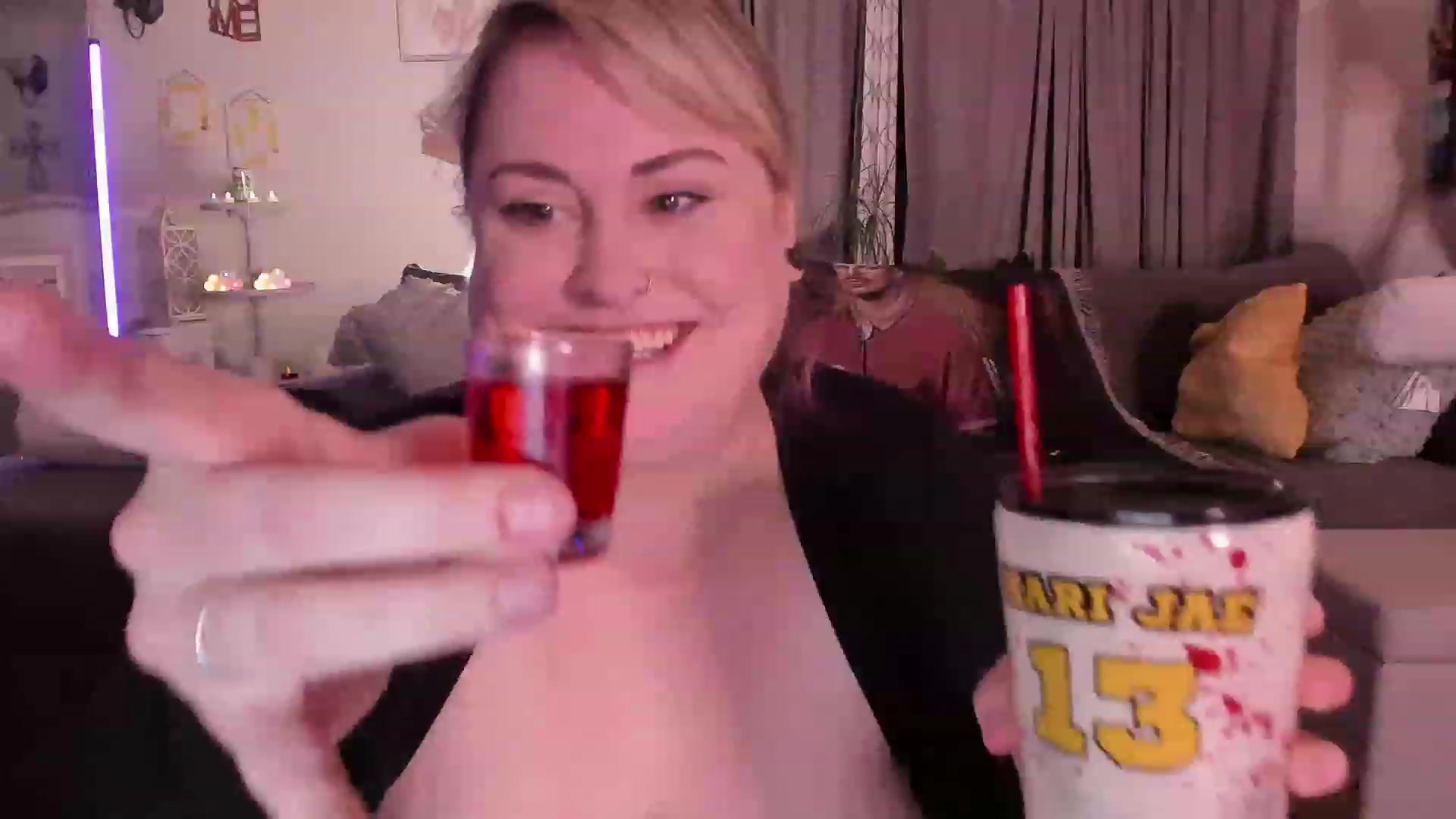 Gallery image thumbnail from mari_jae's myfreecams stream on, 05/03/2023, 09:11 image 4 of 20