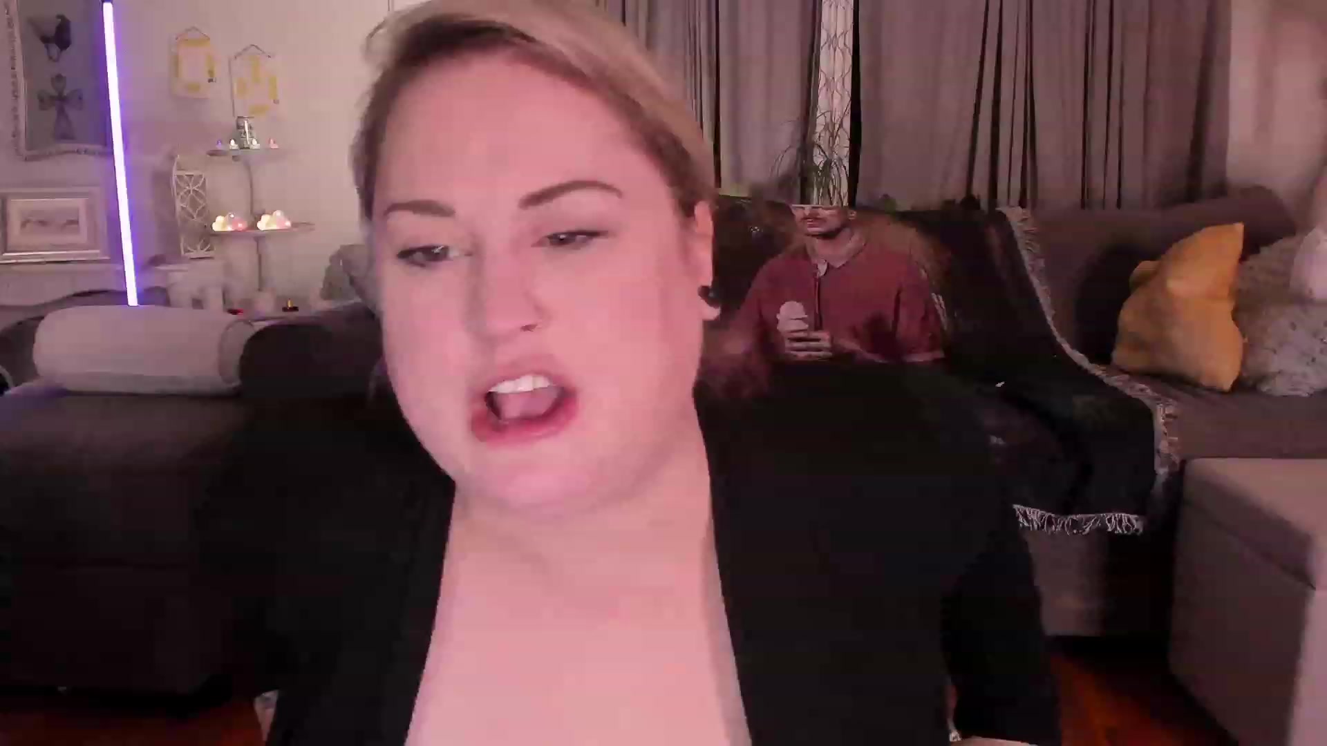Gallery image thumbnail from mari_jae's myfreecams stream on, 05/03/2023, 09:11 image 12 of 20