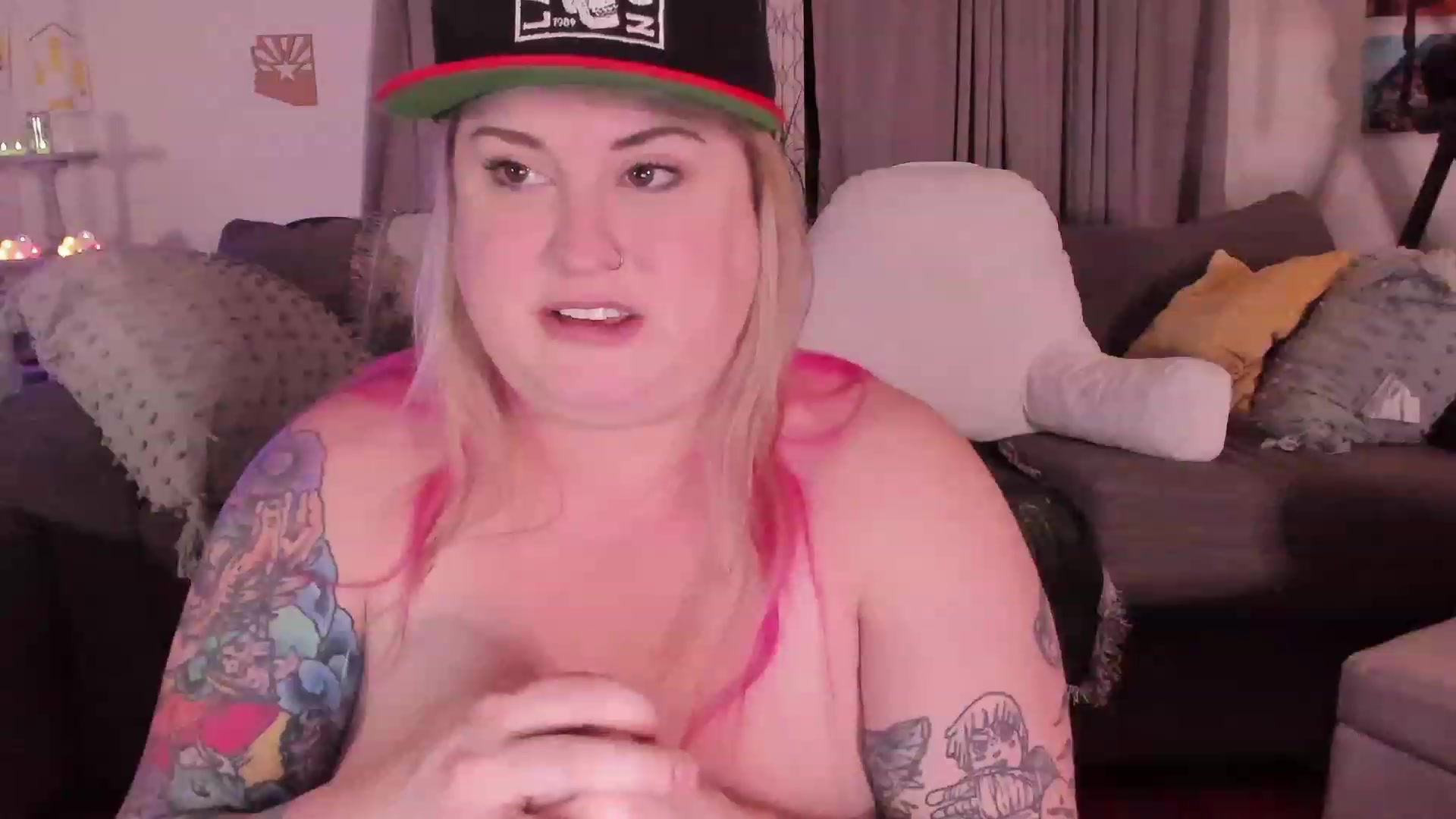 Gallery image thumbnail from mari_jae's myfreecams stream on, 05/05/2023, 09:54 image 10 of 20