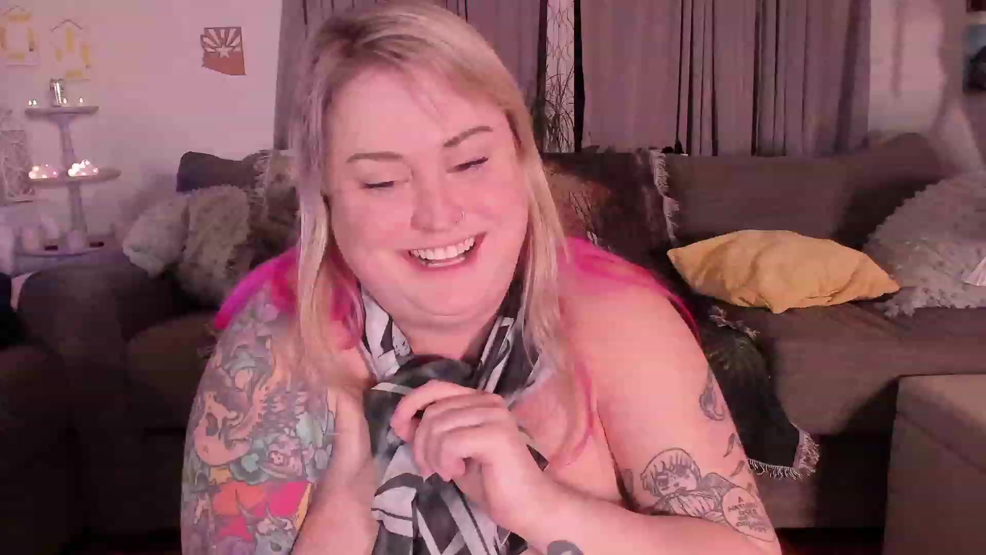 Gallery image thumbnail from mari_jae's myfreecams stream on, 05/06/2023, 09:59 image 15 of 20