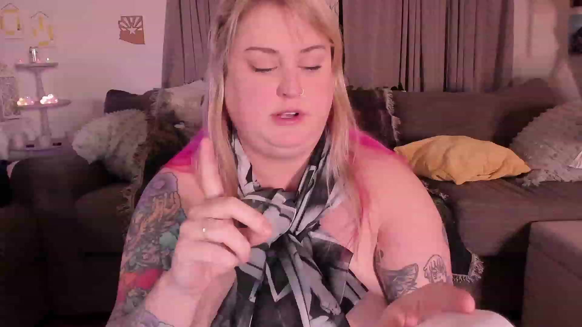 Gallery image thumbnail from mari_jae's myfreecams stream on, 05/06/2023, 09:59 image 10 of 20