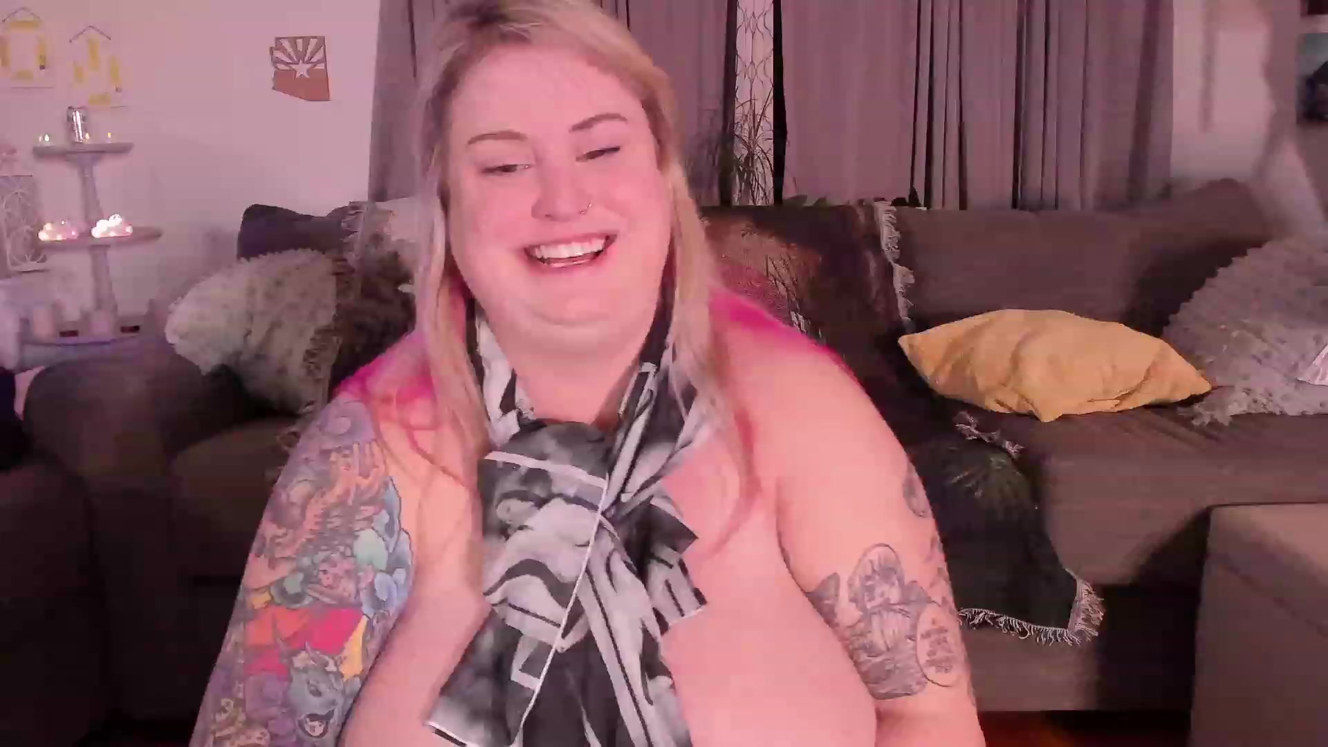 Gallery image thumbnail from mari_jae's myfreecams stream on, 05/06/2023, 09:59 image 19 of 20