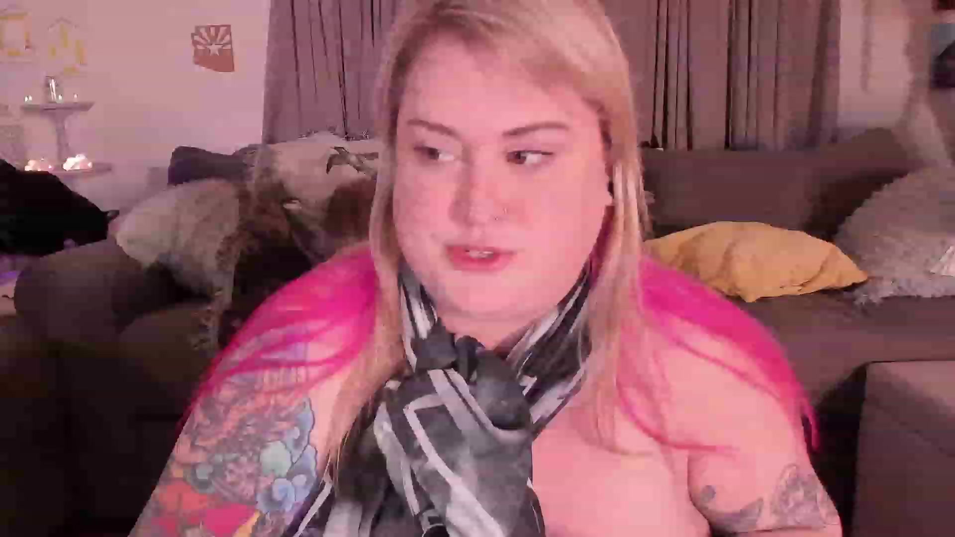 Gallery image thumbnail from mari_jae's myfreecams stream on, 05/06/2023, 09:59 image 3 of 20