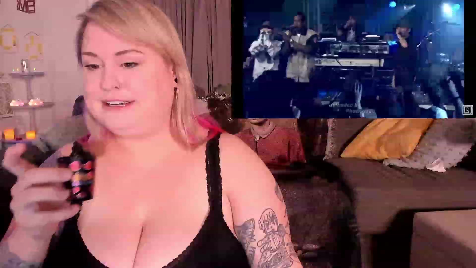 Gallery image thumbnail from mari_jae's myfreecams stream on, 05/09/2023, 08:27 image 15 of 20