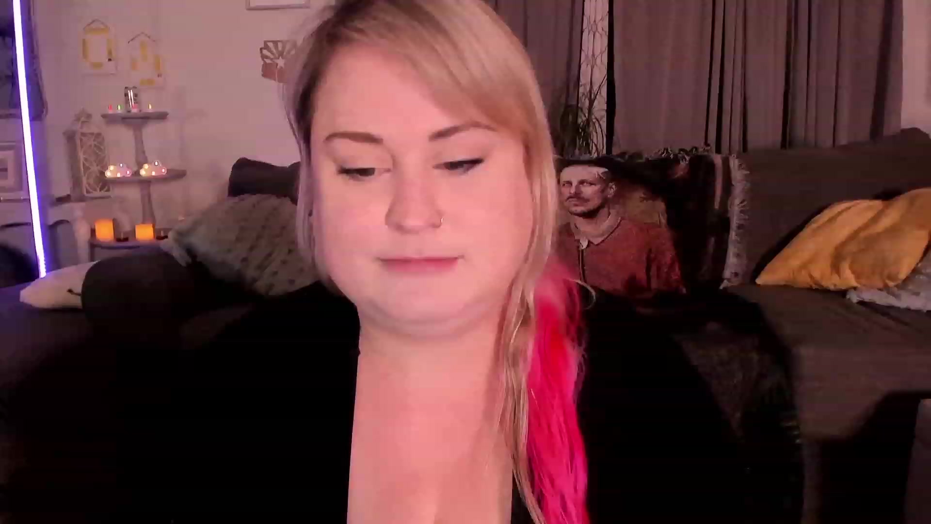 Gallery image thumbnail from mari_jae's myfreecams stream on, 05/09/2023, 08:27 image 3 of 20