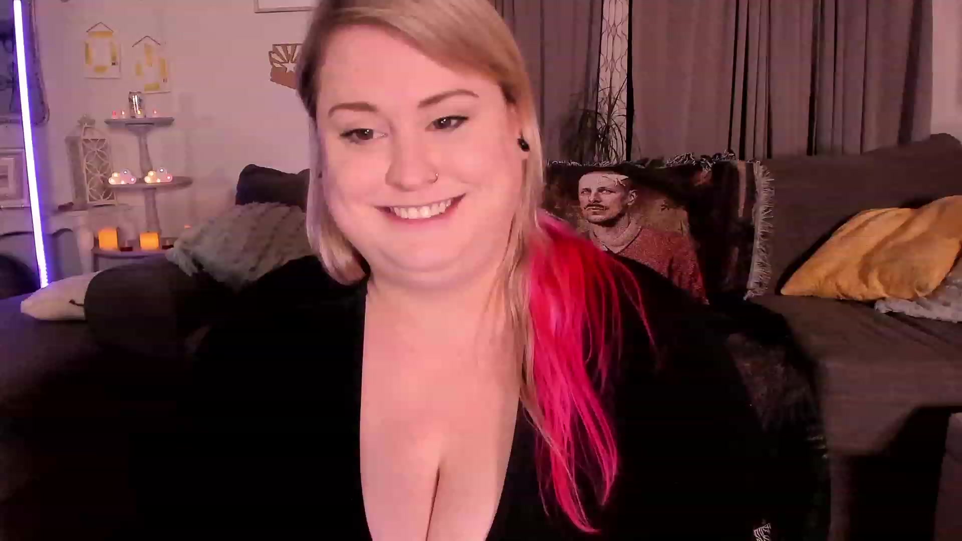 Gallery image thumbnail from mari_jae's myfreecams stream on, 05/09/2023, 08:27 image 1 of 20