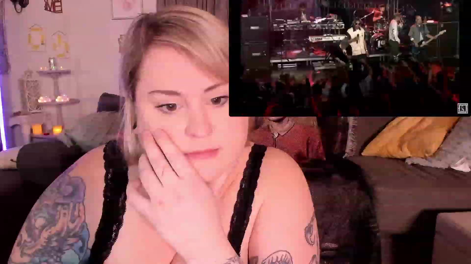 Gallery image thumbnail from mari_jae's myfreecams stream on, 05/09/2023, 08:27 image 10 of 20