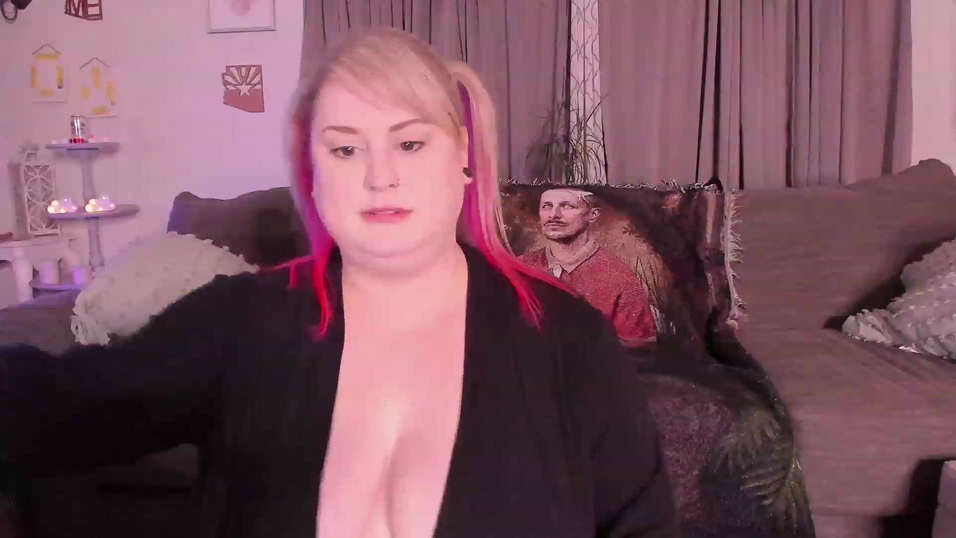 Gallery image thumbnail from mari_jae's myfreecams stream on, 05/13/2023, 10:25 image 3 of 20