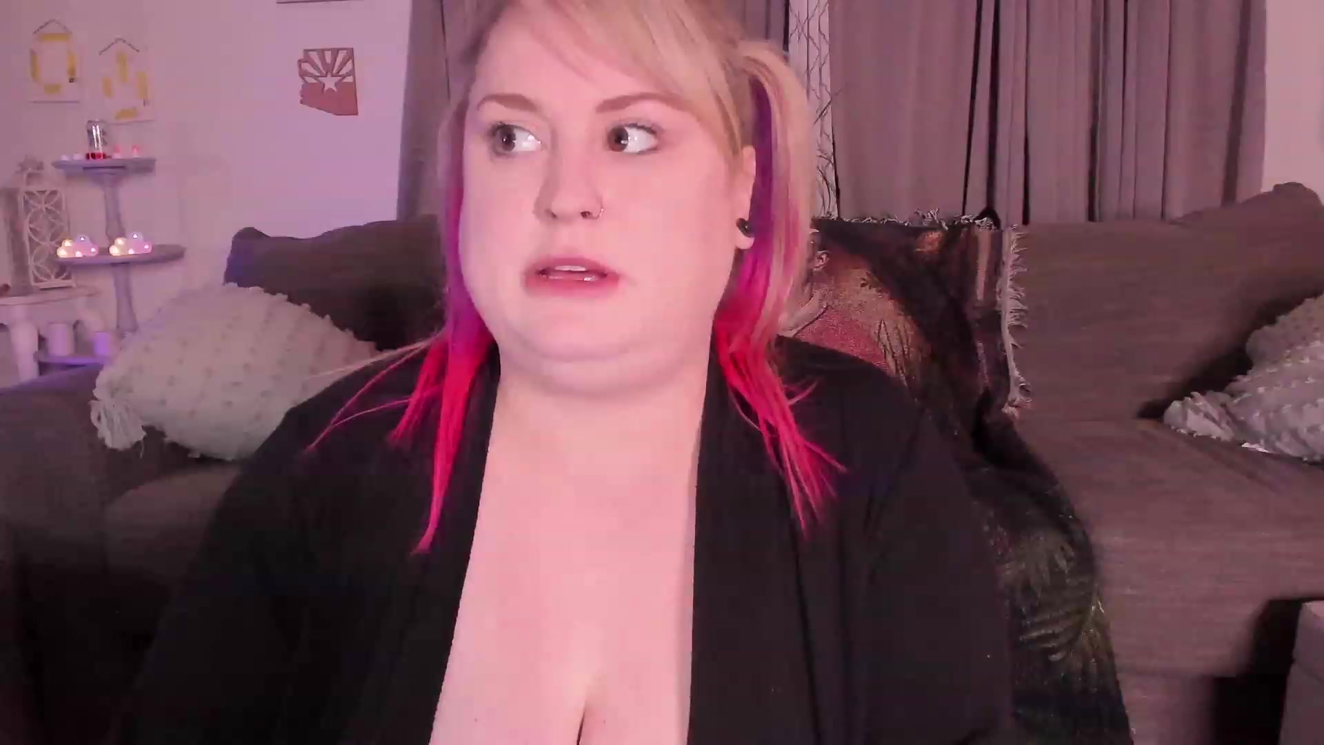 Gallery image thumbnail from mari_jae's myfreecams stream on, 05/13/2023, 10:25 image 4 of 20