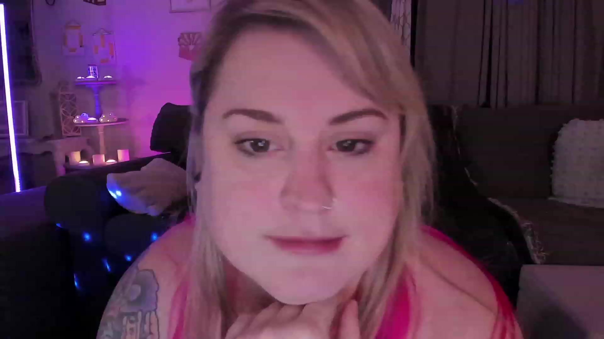 Gallery image thumbnail from mari_jae's myfreecams stream on, 05/19/2023, 10:00 image 8 of 20