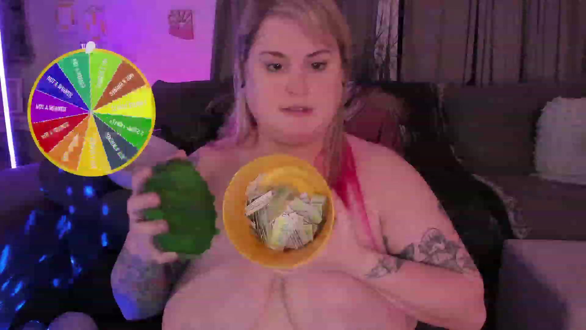 Gallery image thumbnail from mari_jae's myfreecams stream on, 05/19/2023, 10:00 image 16 of 20