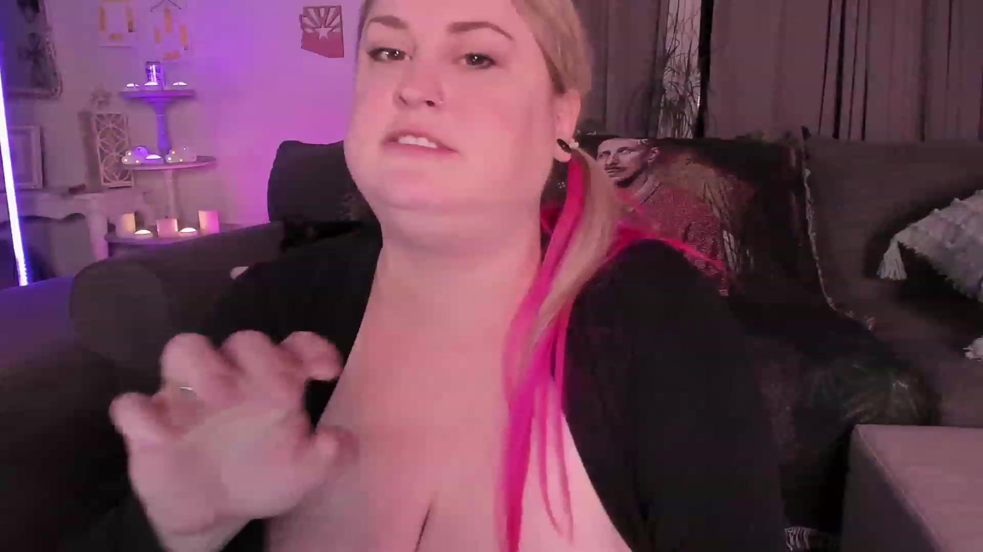 Gallery image thumbnail from mari_jae's myfreecams stream on, 05/21/2023, 09:14 image 20 of 20