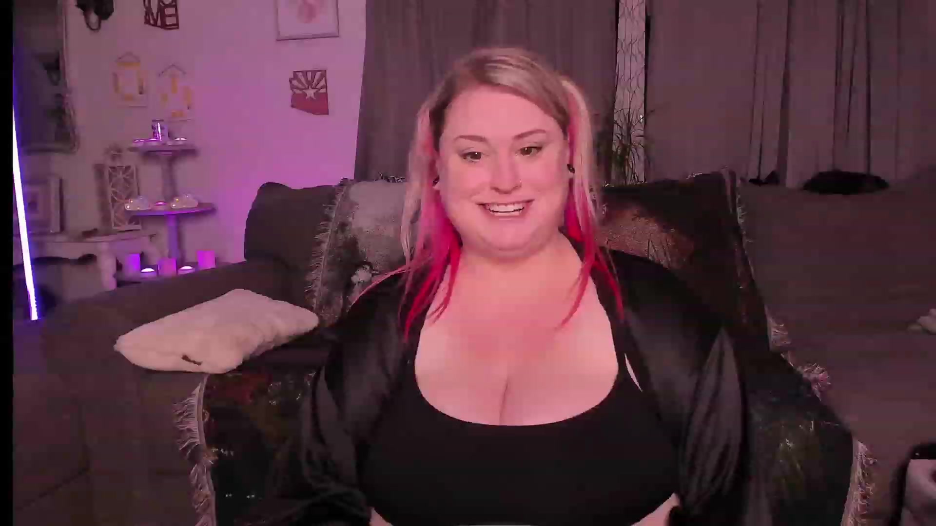 Gallery image thumbnail from mari_jae's myfreecams stream on, 05/27/2023, 09:40 image 20 of 20