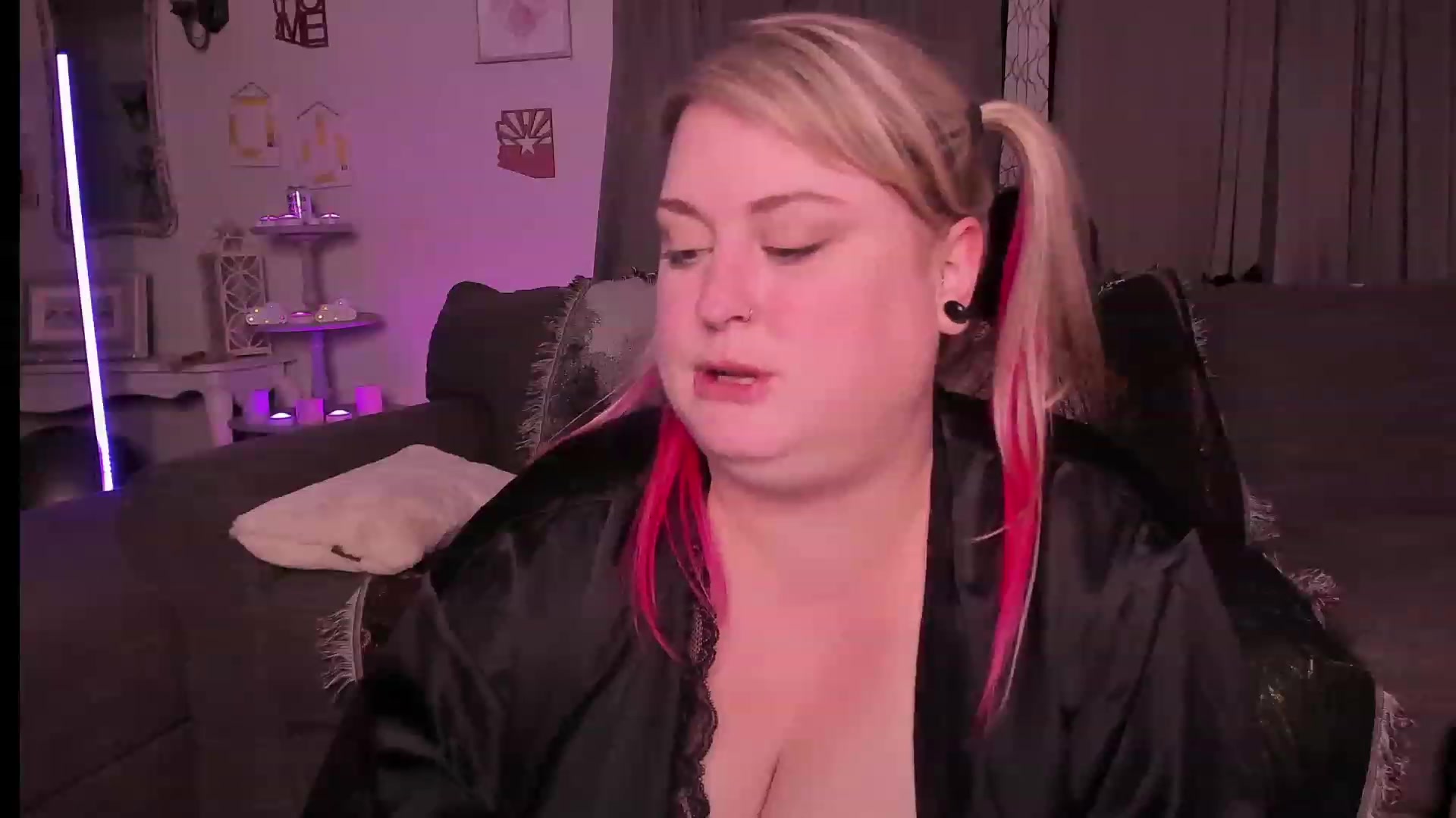 Gallery image thumbnail from mari_jae's myfreecams stream on, 05/27/2023, 09:40 image 4 of 20