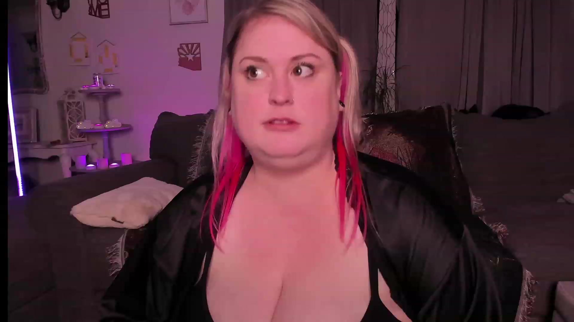 Gallery image thumbnail from mari_jae's myfreecams stream on, 05/27/2023, 09:40 image 17 of 20