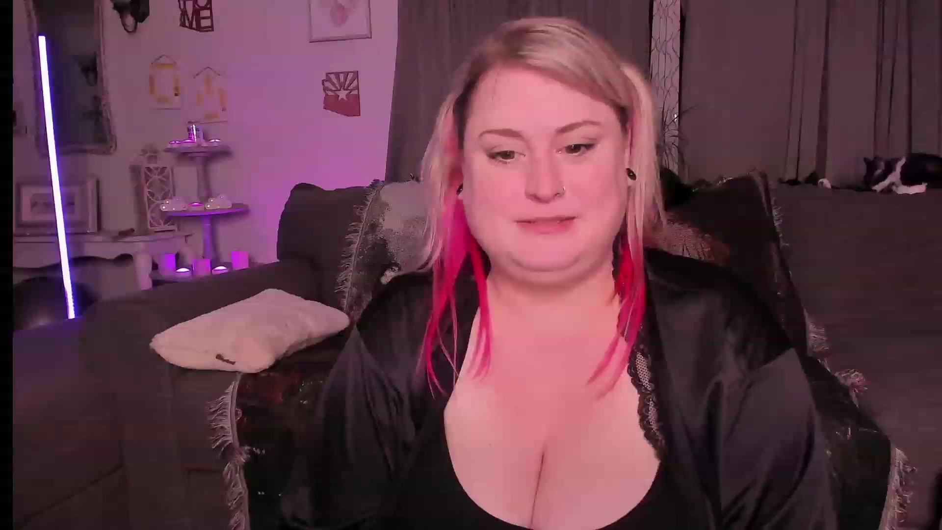 Gallery image thumbnail from mari_jae's myfreecams stream on, 05/27/2023, 09:40 image 7 of 20