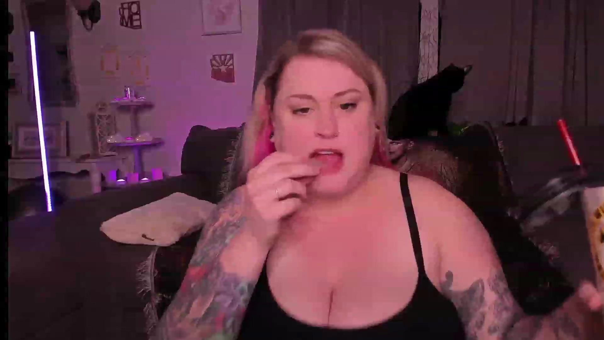 Gallery image thumbnail from mari_jae's myfreecams stream on, 05/27/2023, 09:40 image 2 of 20