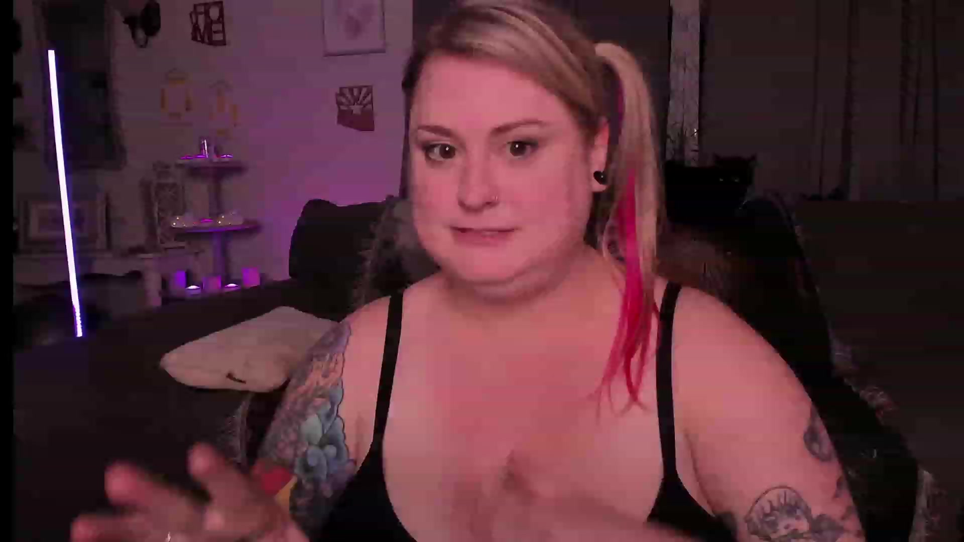 Gallery image thumbnail from mari_jae's myfreecams stream on, 05/27/2023, 09:40 image 1 of 20