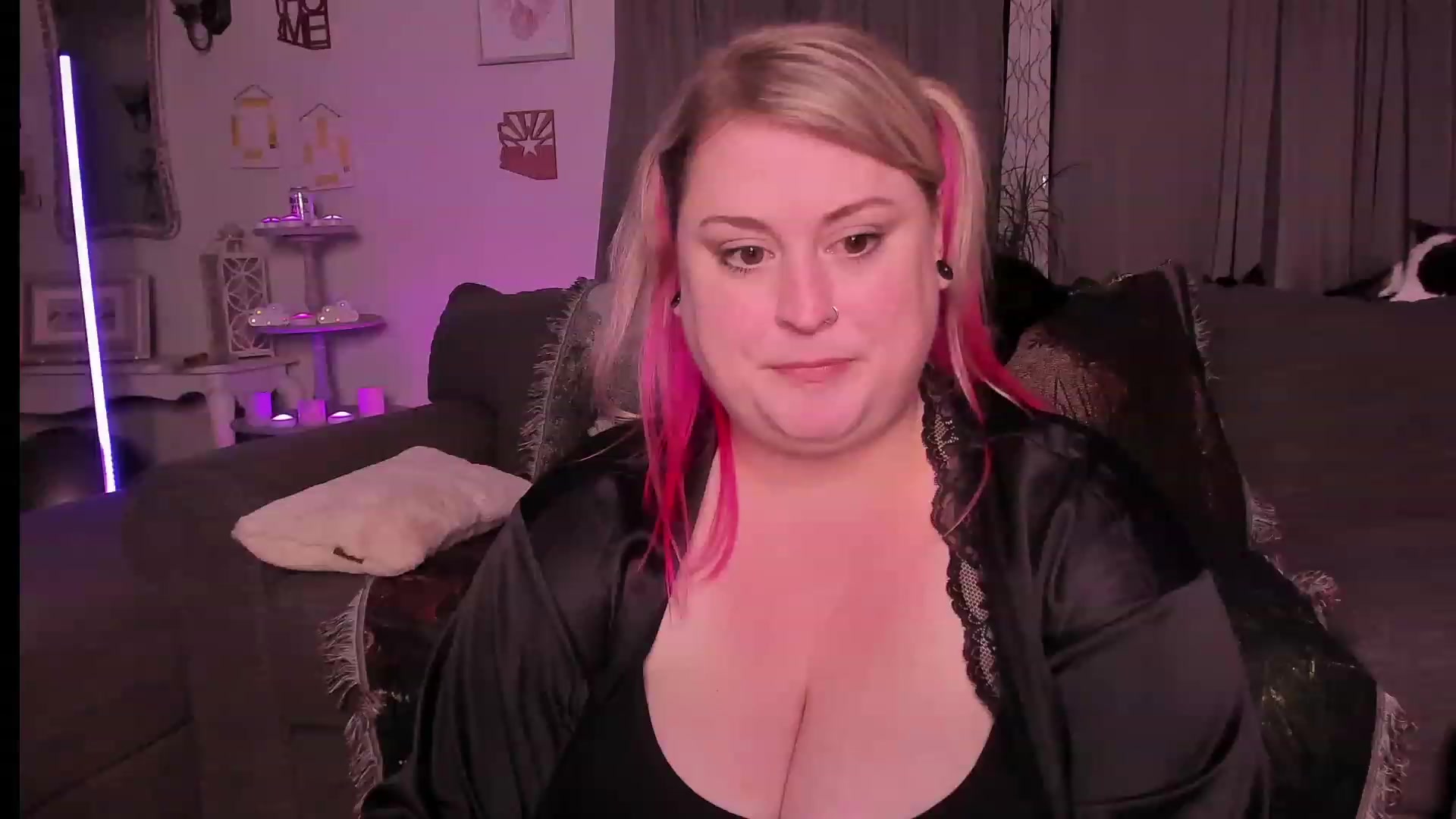 Gallery image thumbnail from mari_jae's myfreecams stream on, 05/27/2023, 09:40 image 9 of 20