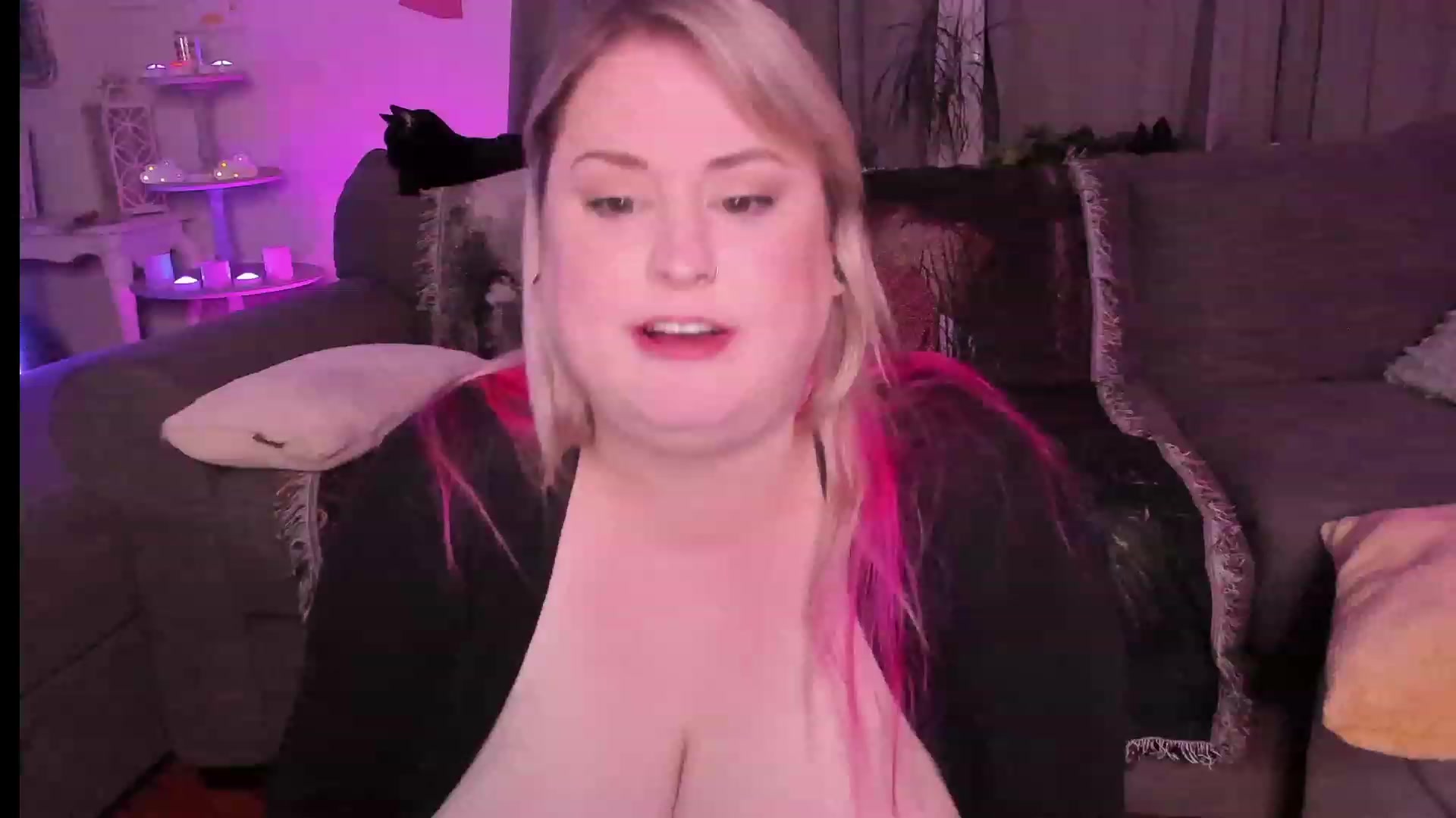 Gallery image thumbnail from mari_jae's myfreecams stream on, 05/28/2023, 10:30 image 10 of 20