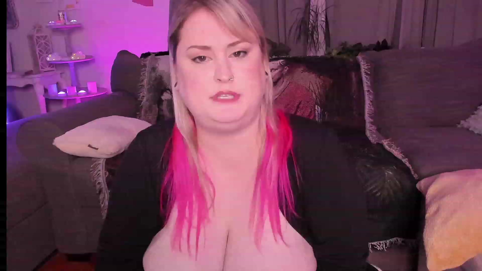 Gallery image thumbnail from mari_jae's myfreecams stream on, 05/28/2023, 10:30 image 8 of 20