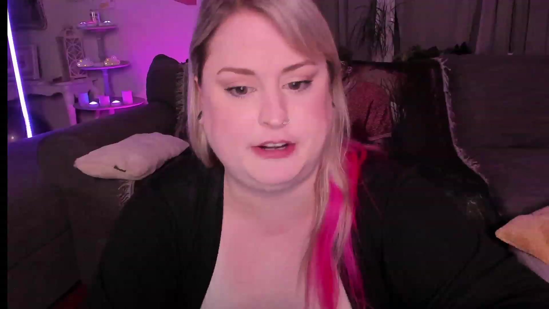 Gallery image thumbnail from mari_jae's myfreecams stream on, 05/28/2023, 10:30 image 3 of 20