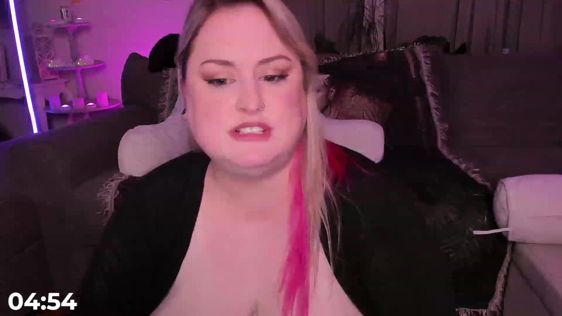 Gallery image thumbnail from mari_jae's myfreecams stream on, 05/31/2023, 09:18 image 12 of 20