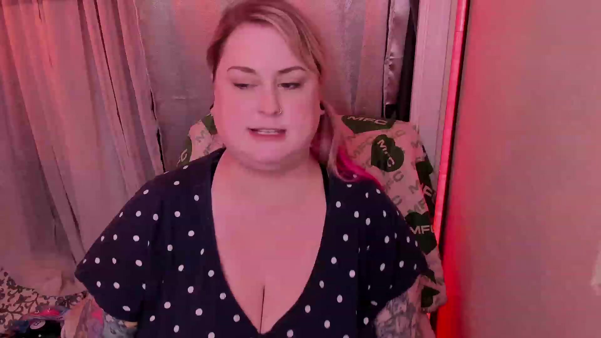 Gallery image thumbnail from mari_jae's myfreecams stream on, 06/03/2023, 09:05 image 6 of 20