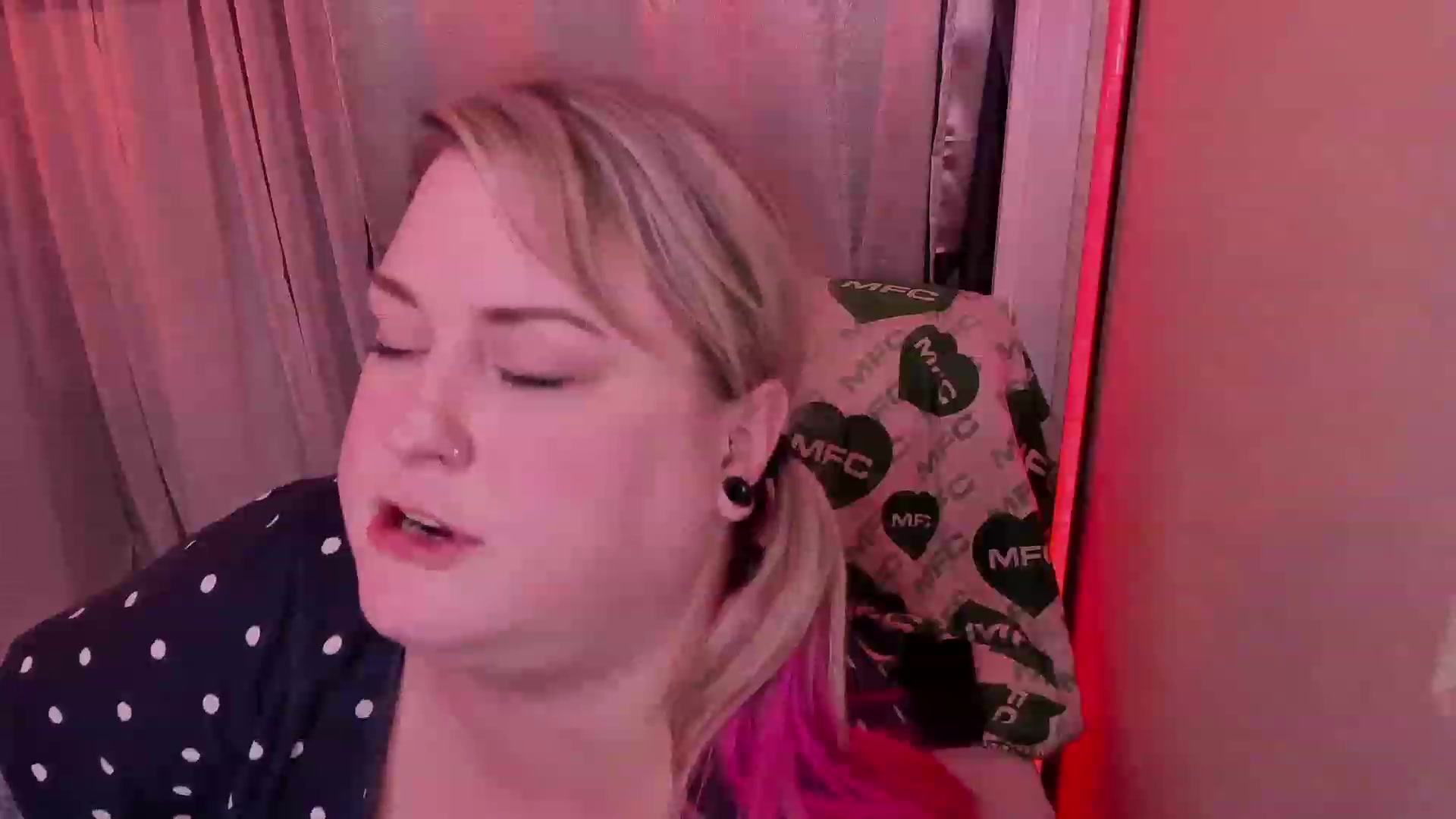 Gallery image thumbnail from mari_jae's myfreecams stream on, 06/03/2023, 09:05 image 8 of 20