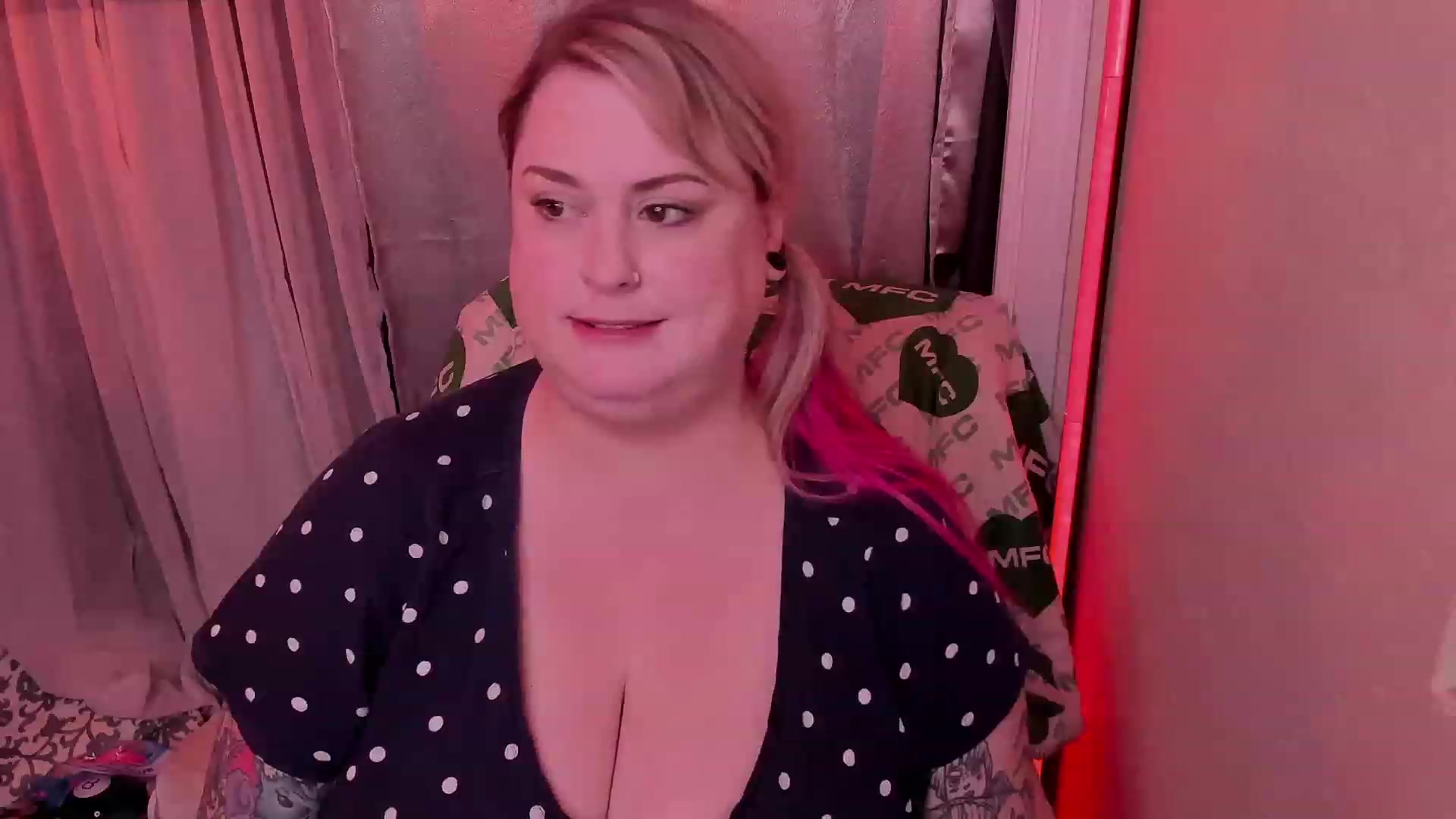 Gallery image thumbnail from mari_jae's myfreecams stream on, 06/03/2023, 09:05 image 10 of 20