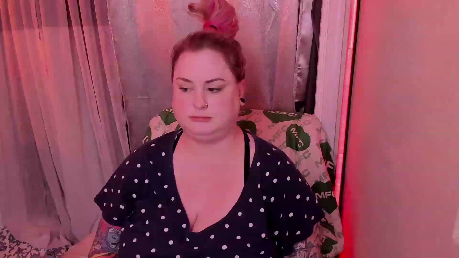 Gallery image thumbnail from mari_jae's myfreecams stream on, 06/03/2023, 09:05 image 19 of 20