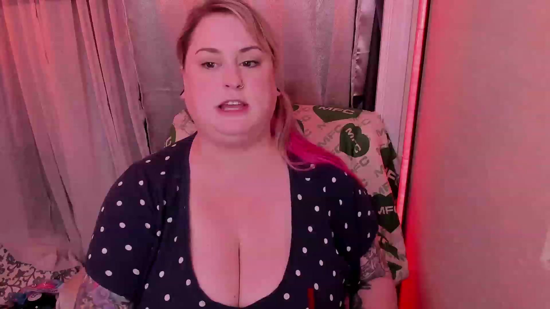 Gallery image thumbnail from mari_jae's myfreecams stream on, 06/03/2023, 09:05 image 9 of 20