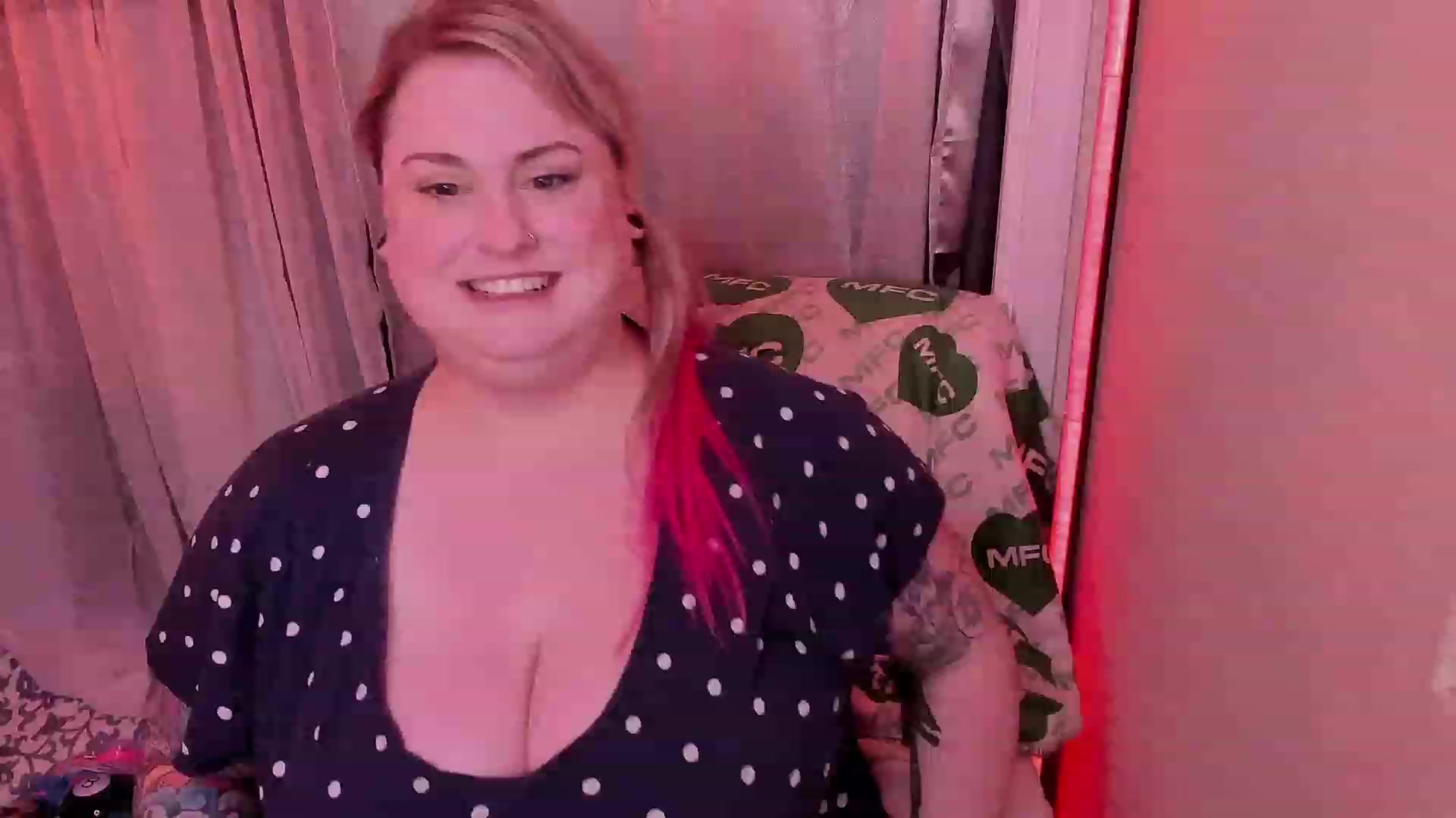 Gallery image thumbnail from mari_jae's myfreecams stream on, 06/03/2023, 09:05 image 1 of 20