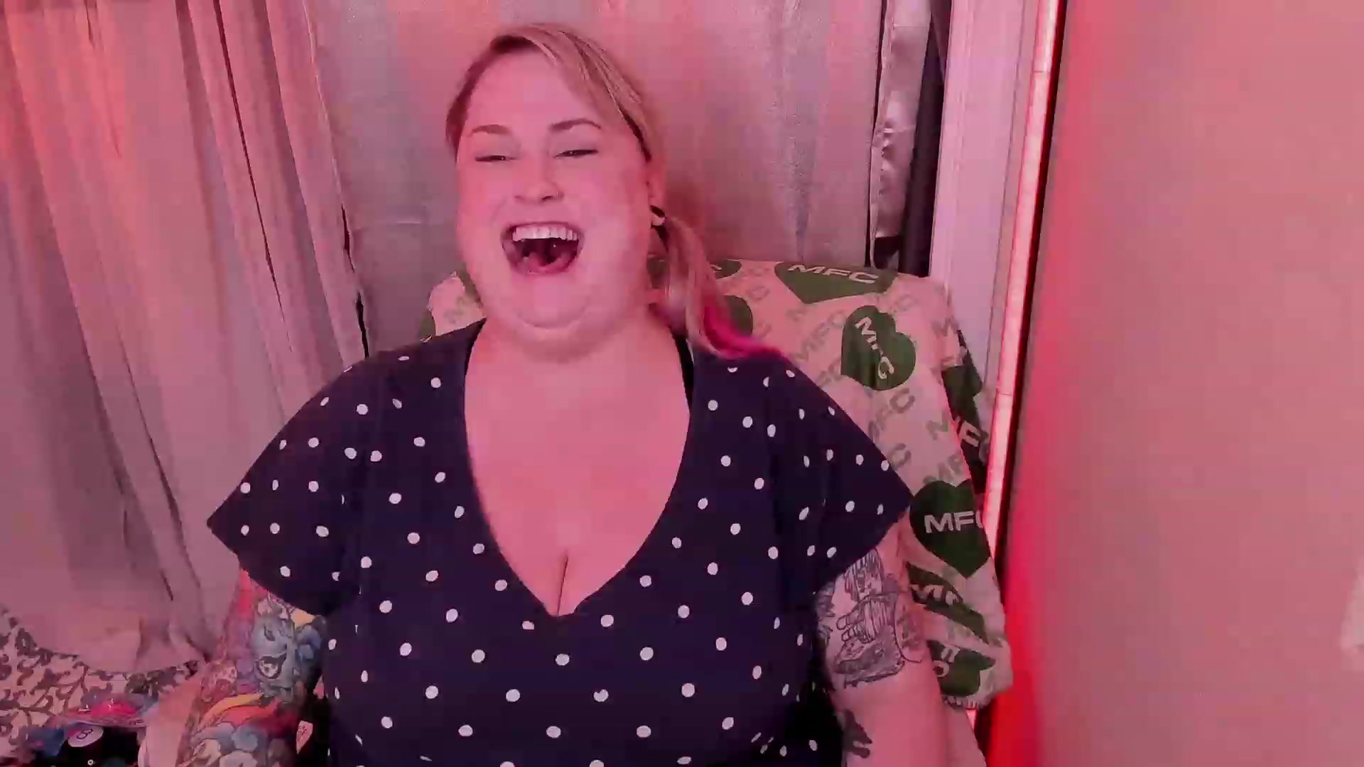 Gallery image thumbnail from mari_jae's myfreecams stream on, 06/03/2023, 09:05 image 5 of 20
