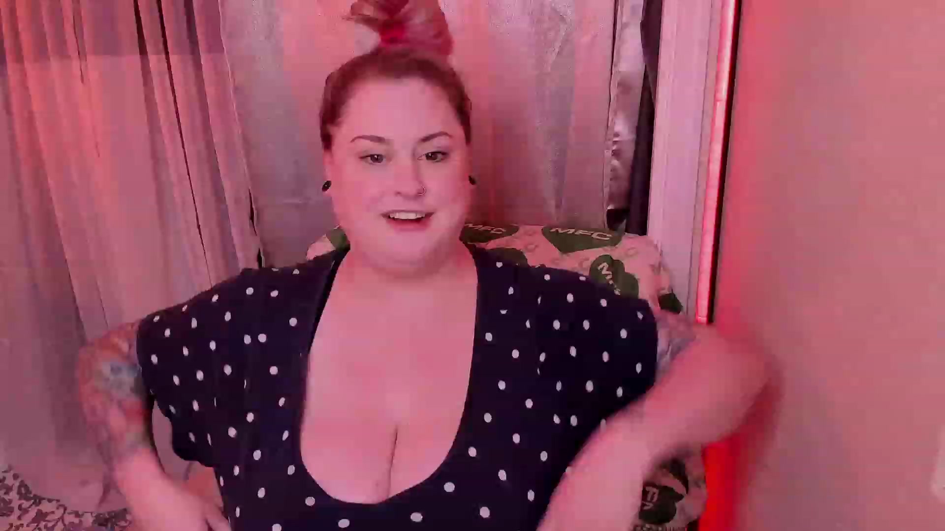 Gallery image thumbnail from mari_jae's myfreecams stream on, 06/03/2023, 09:05 image 15 of 20