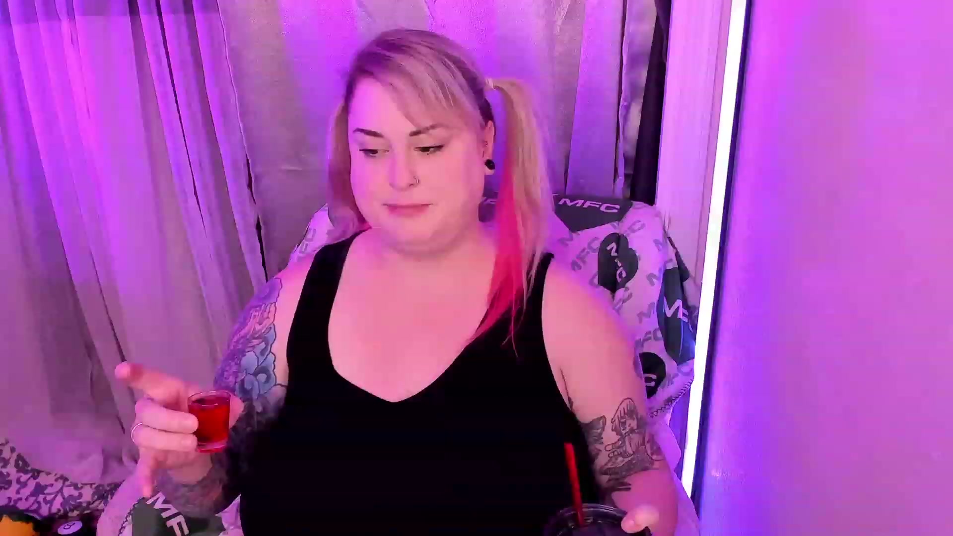 Gallery image thumbnail from mari_jae's myfreecams stream on, 06/04/2023, 08:01 image 5 of 20