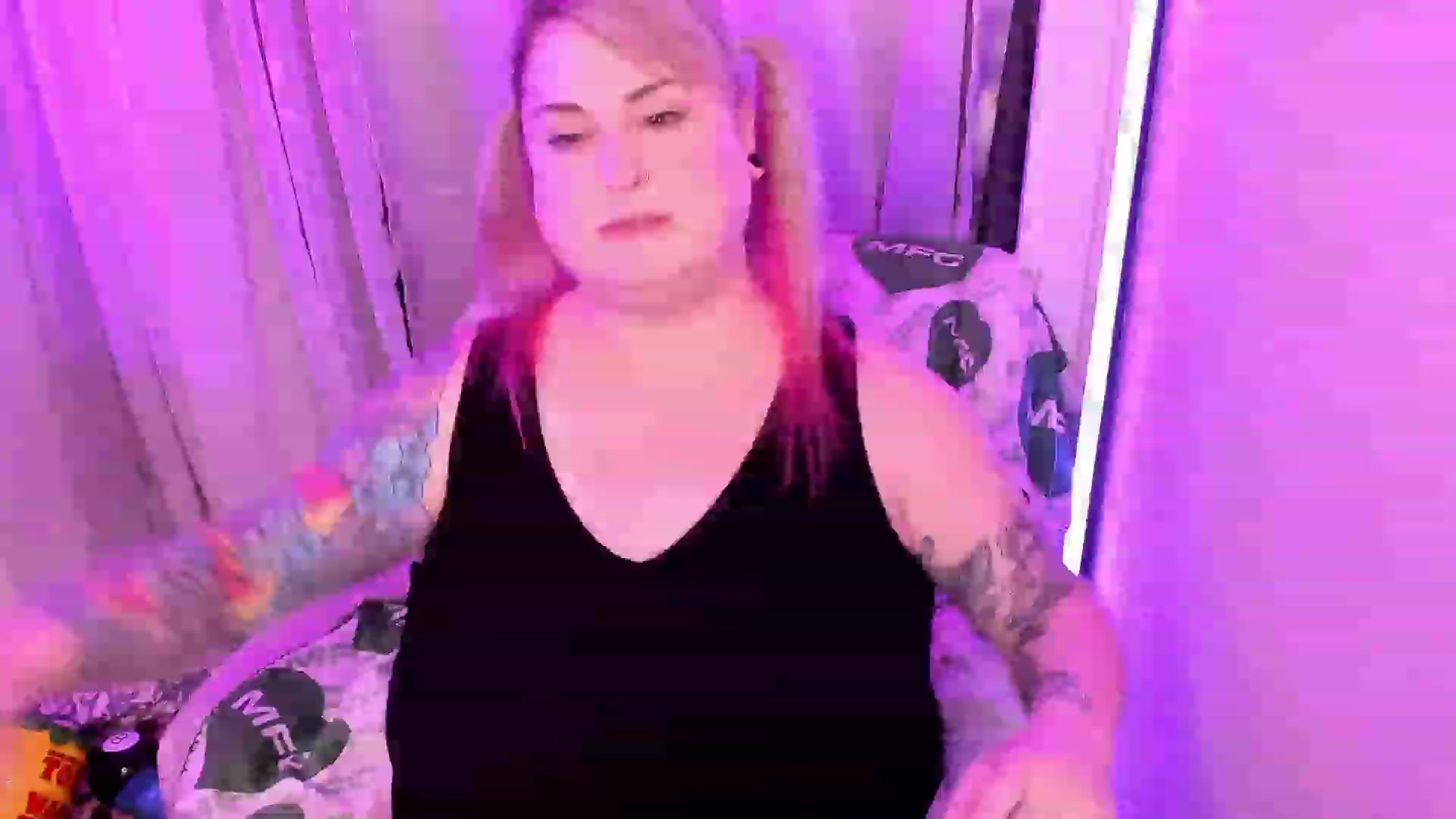 Gallery image thumbnail from mari_jae's myfreecams stream on, 06/04/2023, 08:01 image 16 of 20