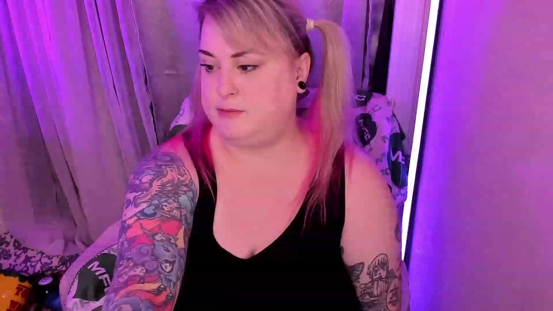 Gallery image thumbnail from mari_jae's myfreecams stream on, 06/04/2023, 08:01 image 14 of 20