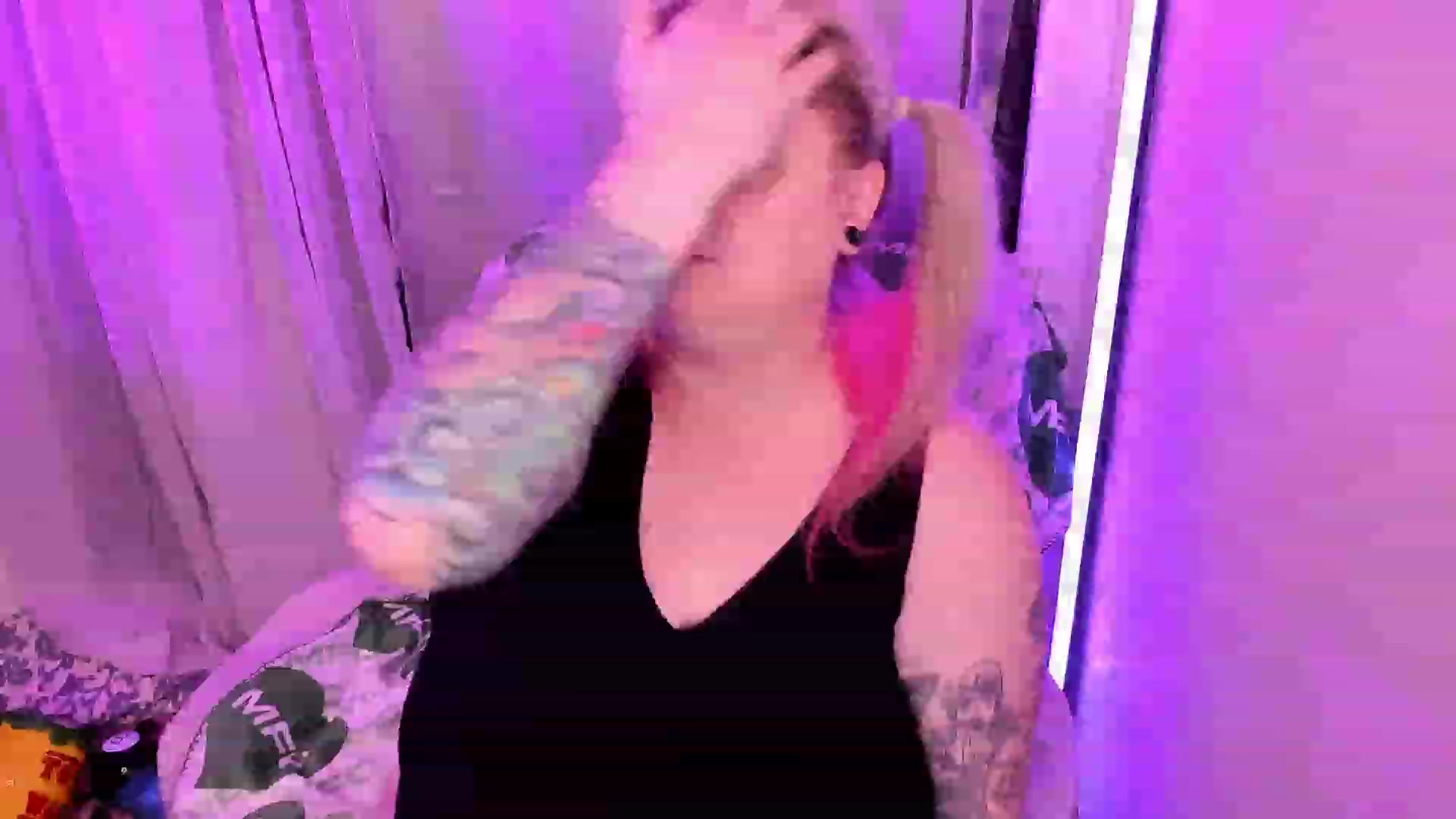Gallery image thumbnail from mari_jae's myfreecams stream on, 06/04/2023, 08:01 image 13 of 20