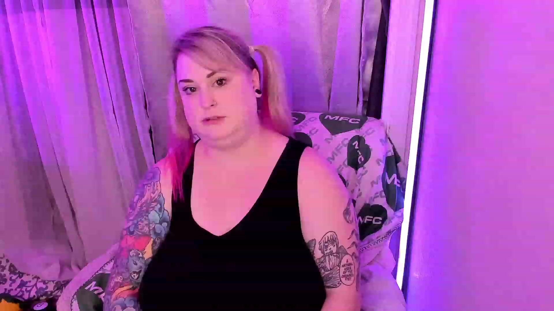Gallery image thumbnail from mari_jae's myfreecams stream on, 06/04/2023, 08:01 image 2 of 20